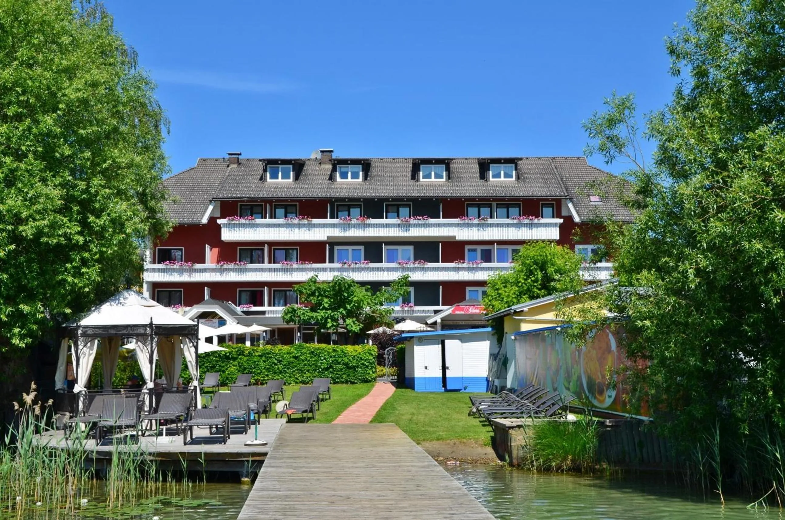 Facade/entrance in Hotel Silvia