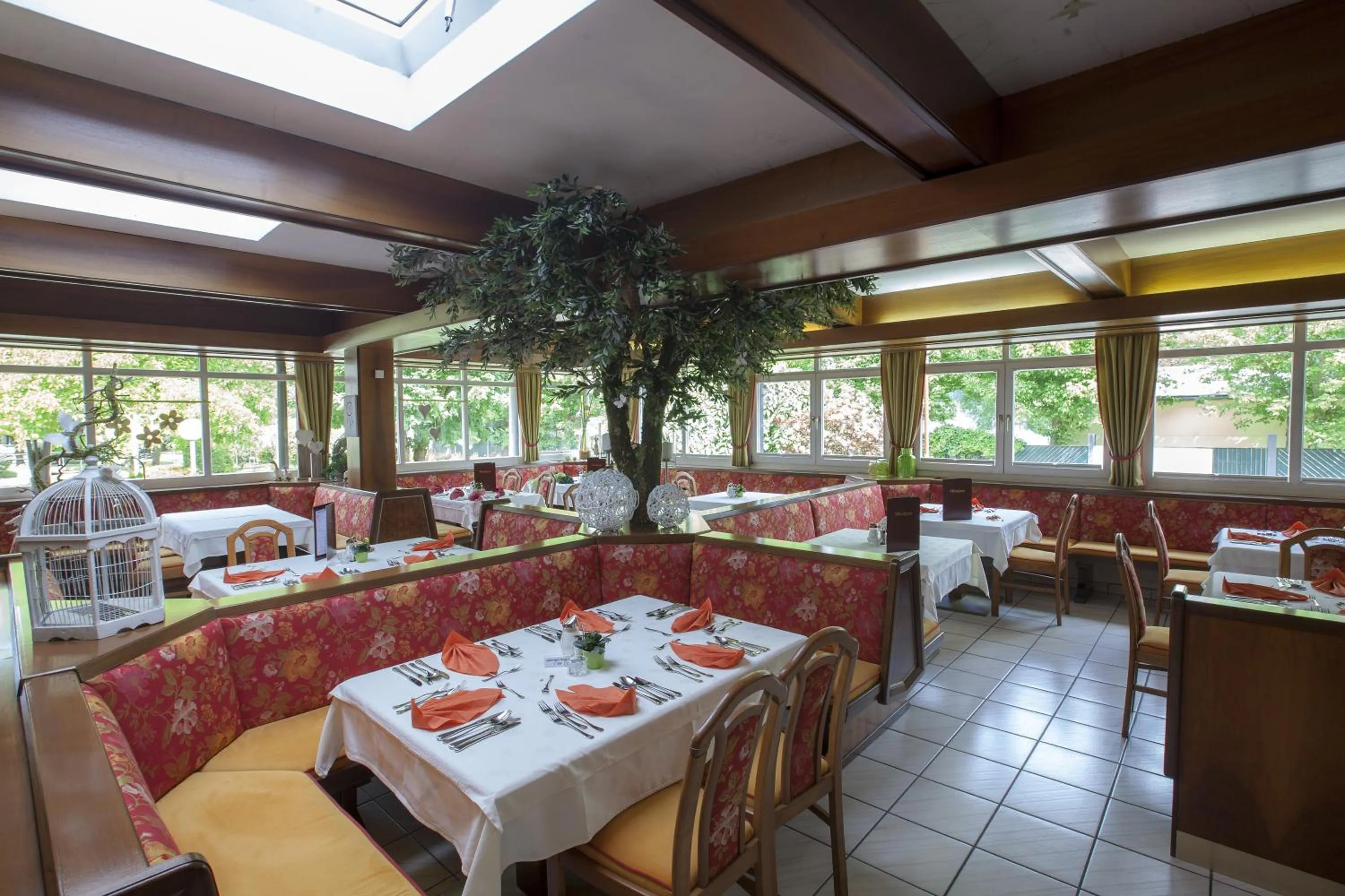 Restaurant/places to eat in Hotel Silvia