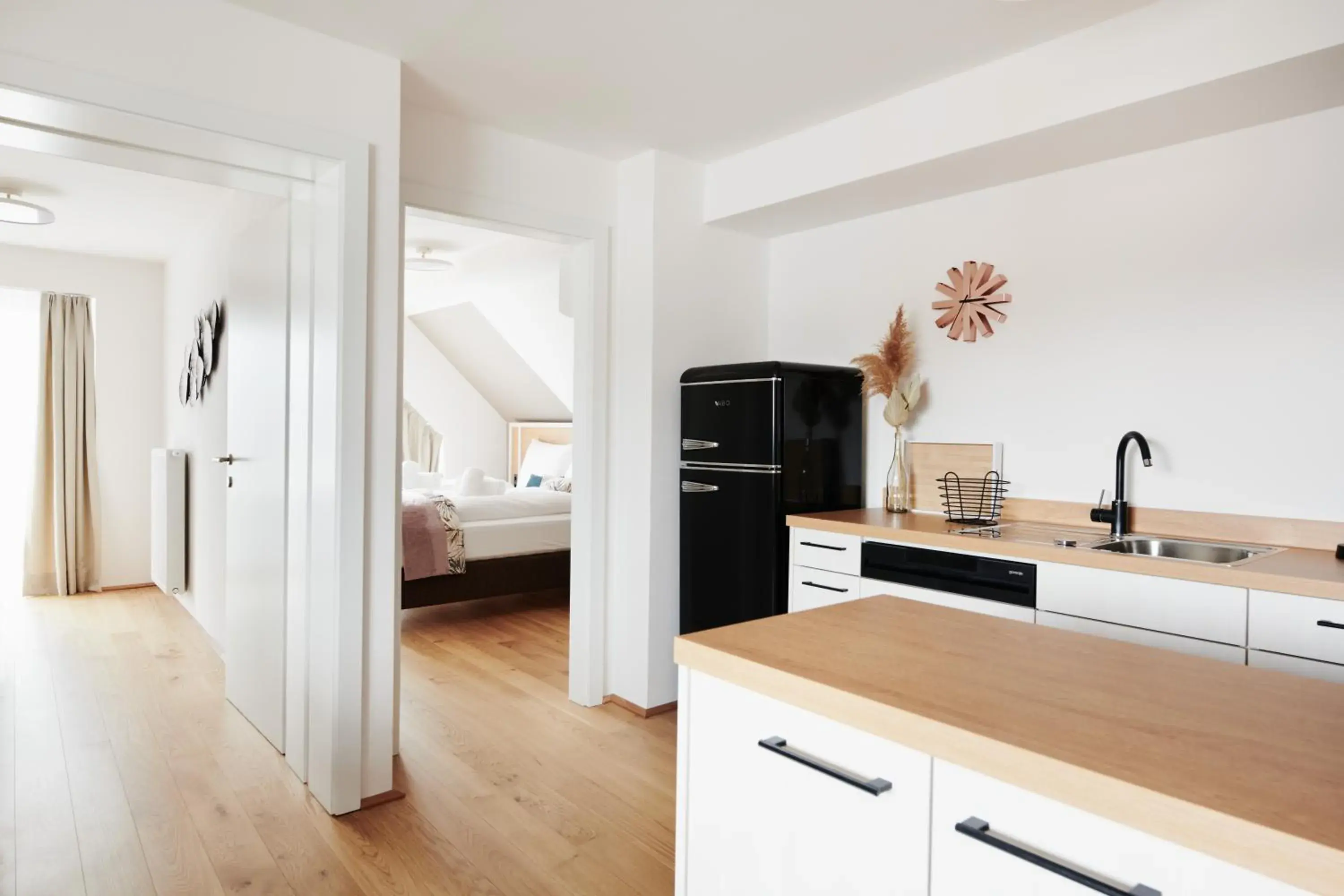 Kitchen or kitchenette in HOMEBOUND APARTMENTS Salzburg City I - contactless check-in Kitchen or kitchenette in HOMEBOUND APARTMENTS Salzburg City I - contactless check-in