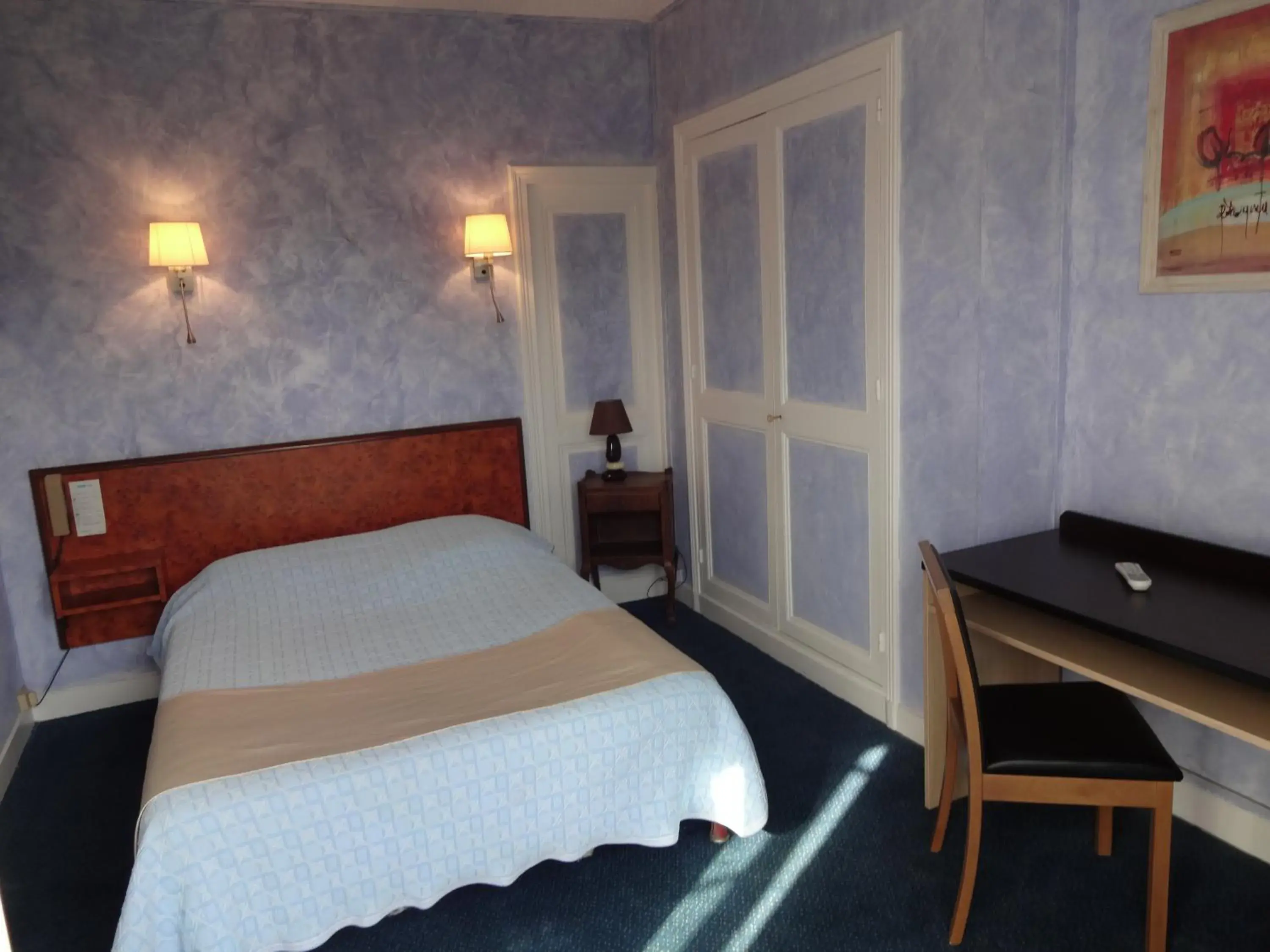 Standard Double Room in Hôtel La Champagne Ardenne Cabourg Standard Double Room in Hôtel La Champagne Ardenne Cabourg