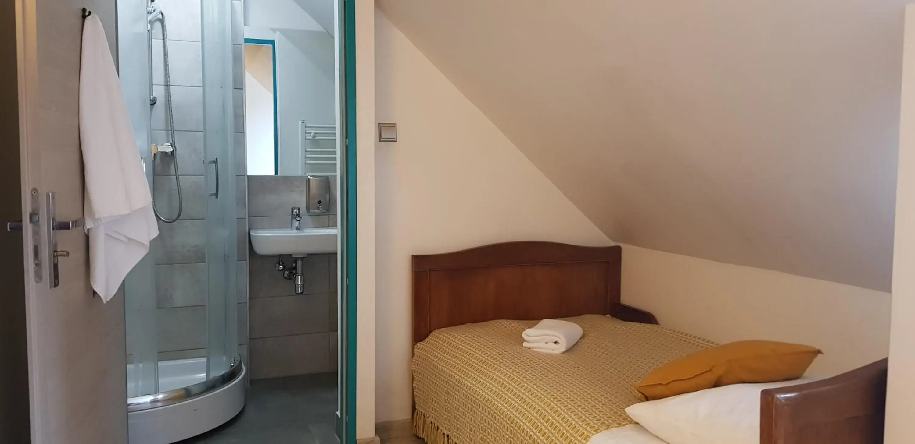 Twin Room with Bathroom - single occupancy in Oki Doki OLD TOWN Twin Room with Bathroom - single occupancy in Oki Doki OLD TOWN