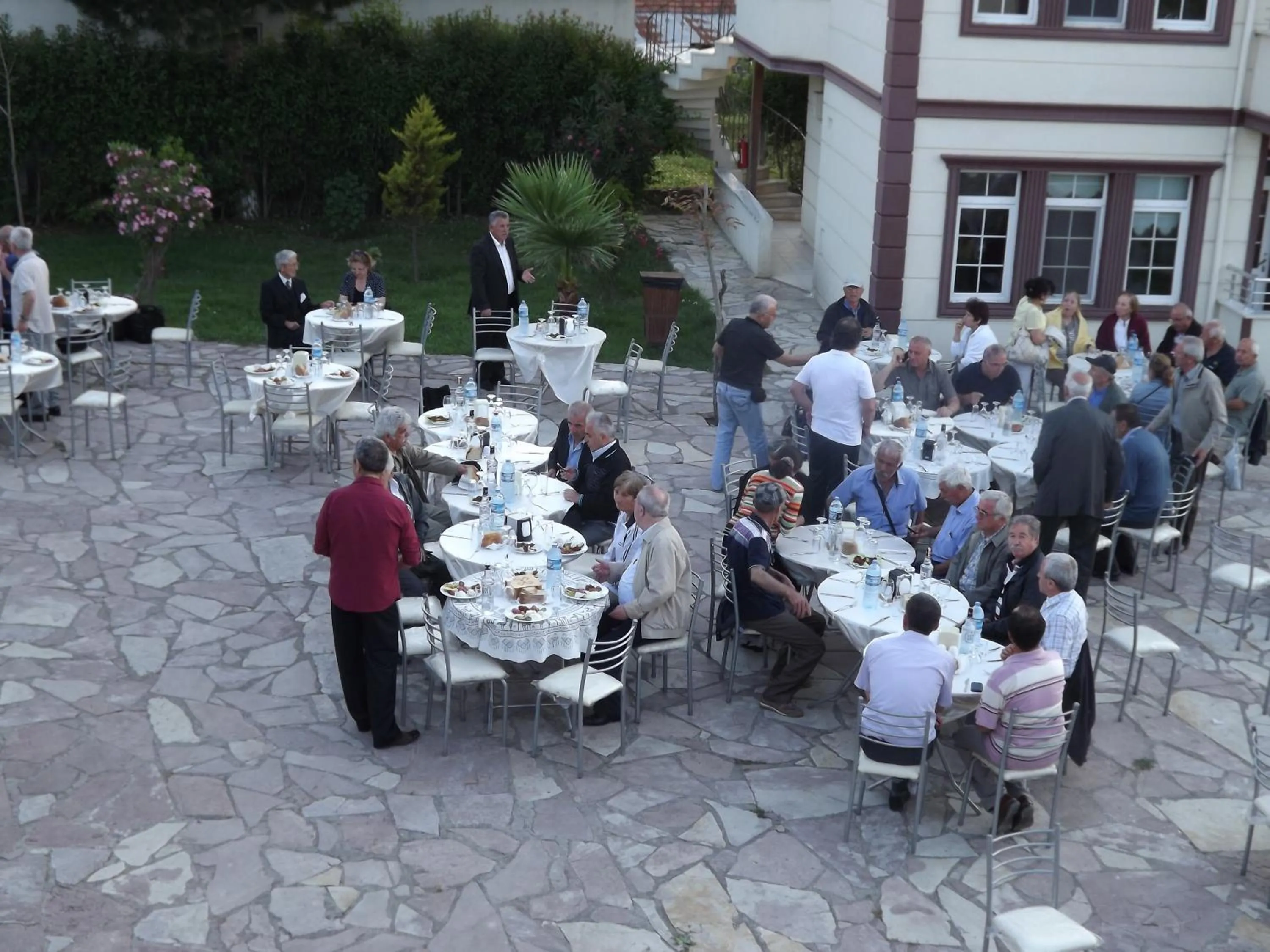 Restaurant/places to eat in Hamsilos Apart Hotel