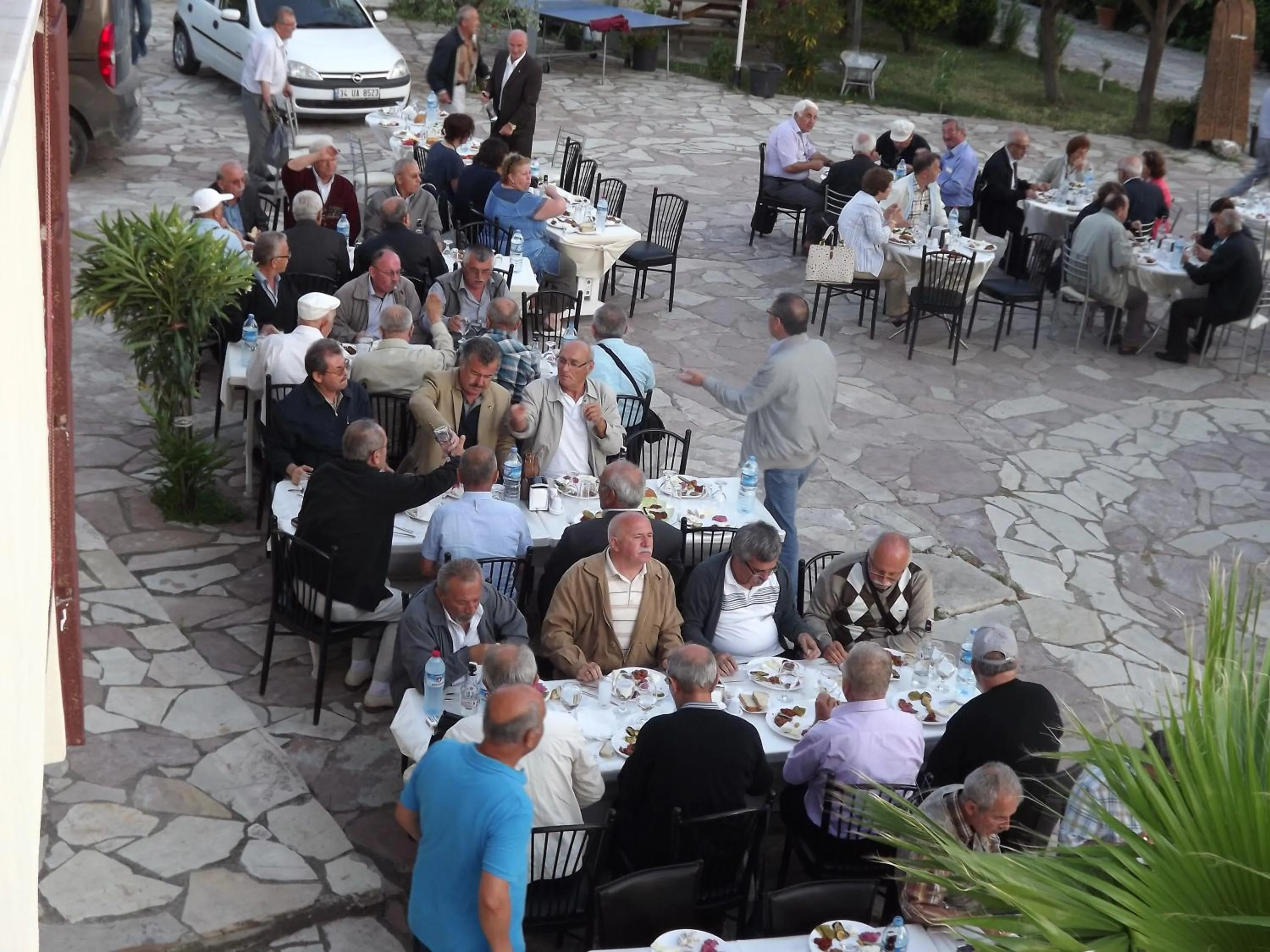 Restaurant/places to eat in Hamsilos Apart Hotel