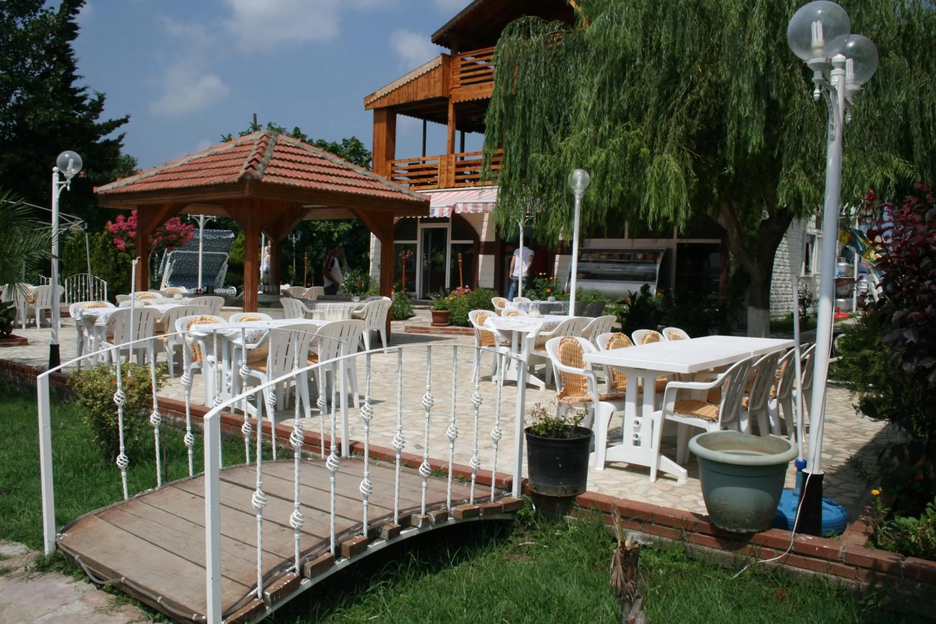 Patio in Hamsilos Apart Hotel