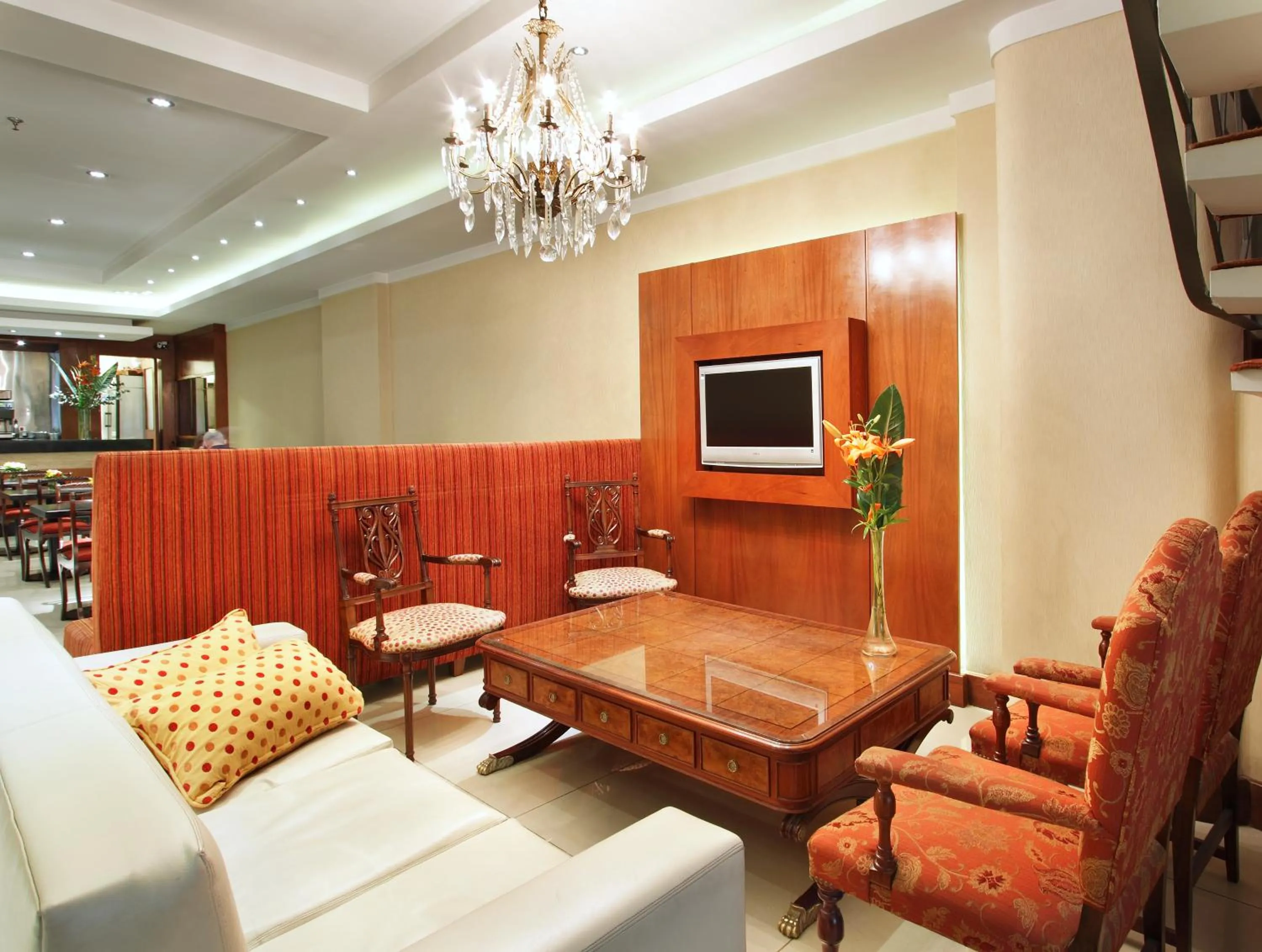 Communal lounge/ TV room in Hotel Sheltown