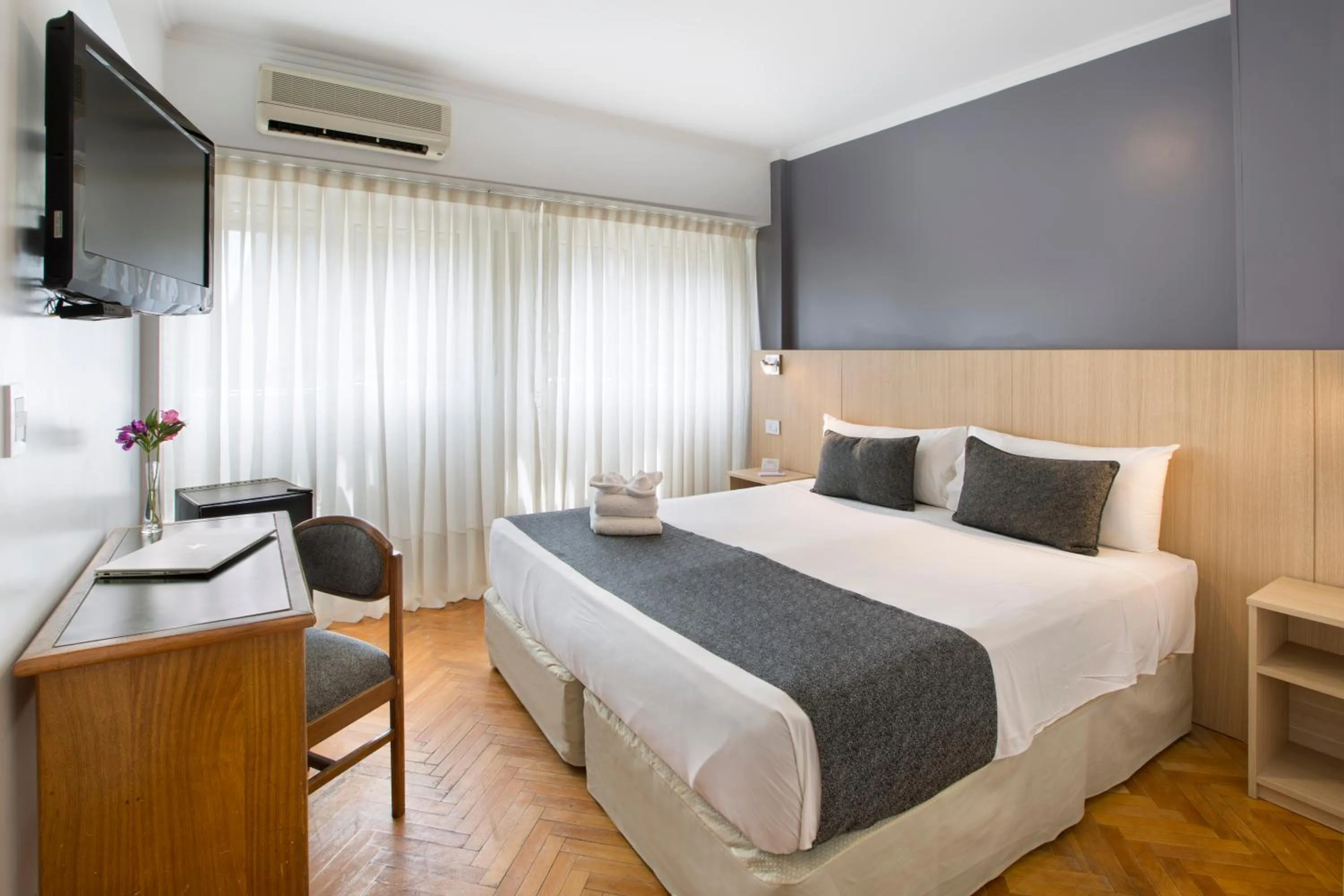 Bedroom, Bed in Hotel Sheltown