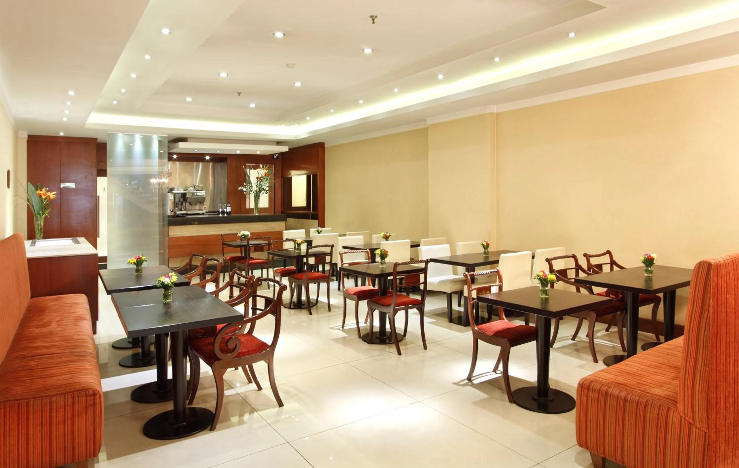 Restaurant/places to eat in Hotel Sheltown