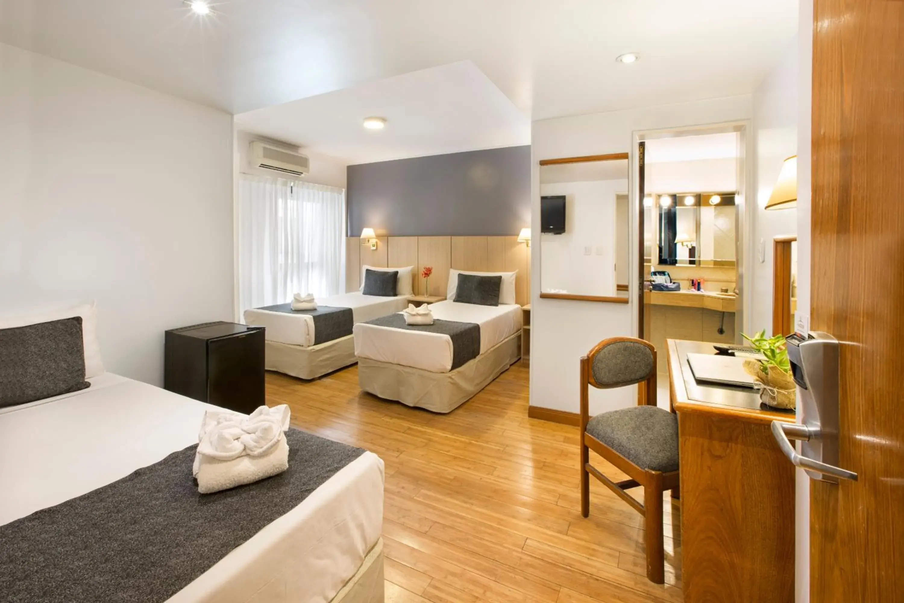 Classic Triple Room in Hotel Sheltown Classic Triple Room in Hotel Sheltown