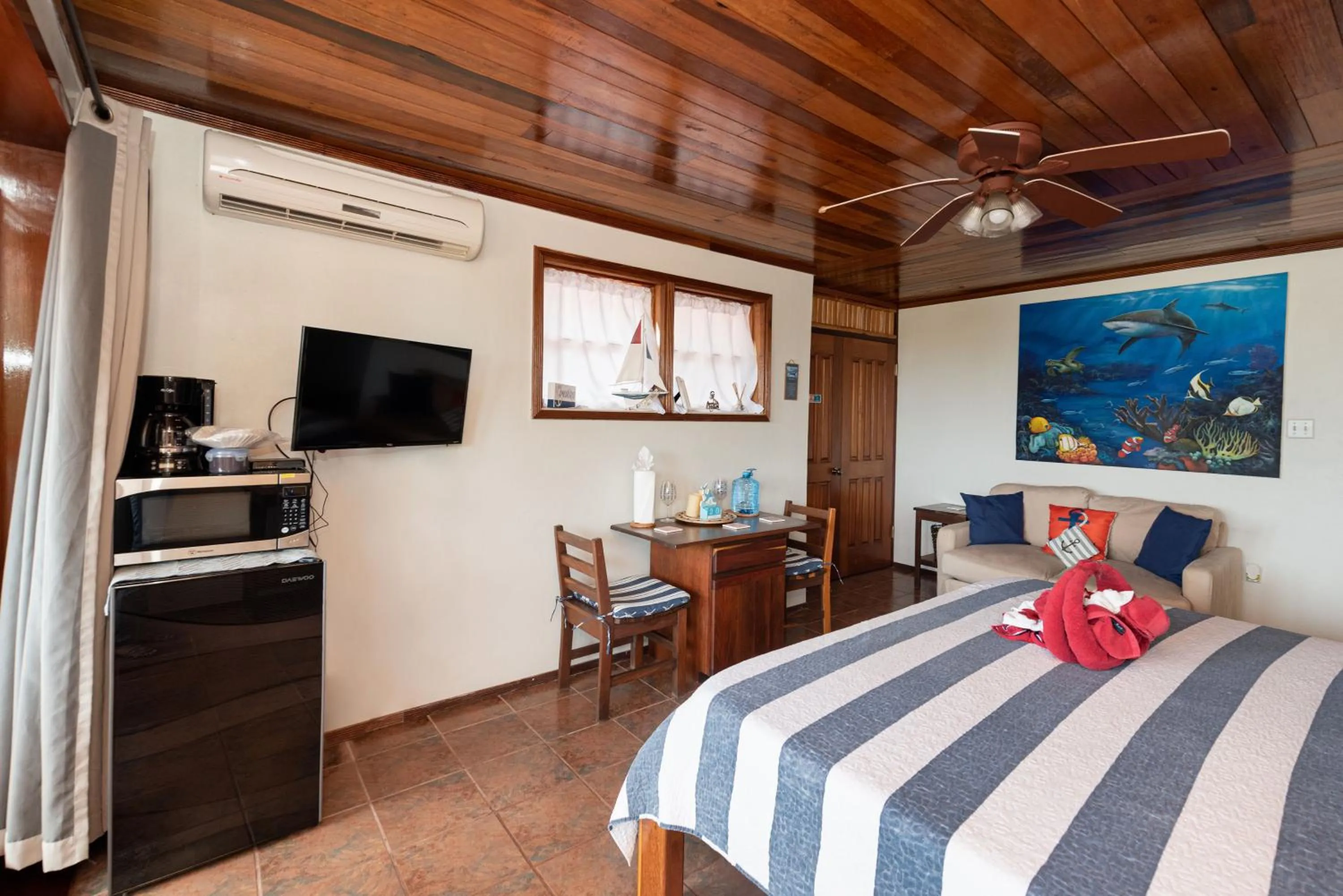 TV and multimedia, Bed in Bella Vista Resort Belize
