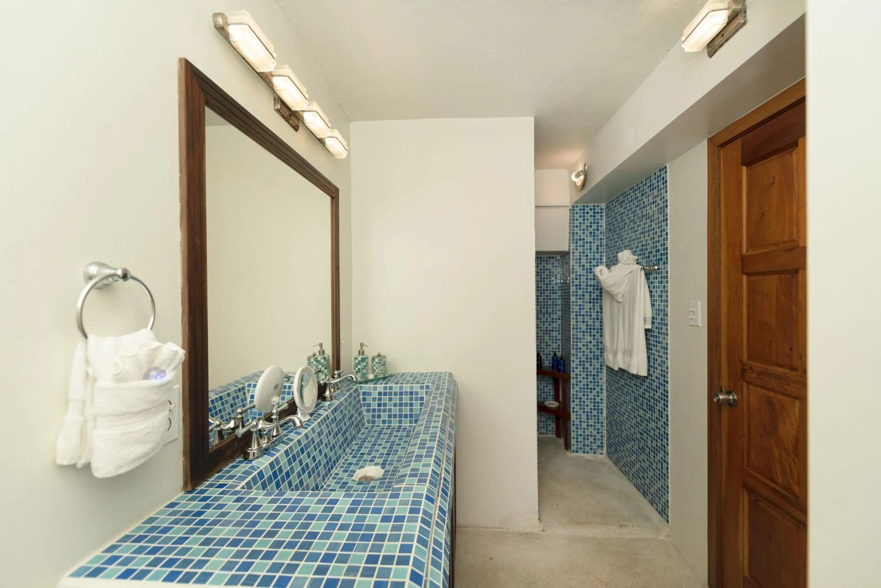 Bathroom, Bed in Bella Vista Resort Belize