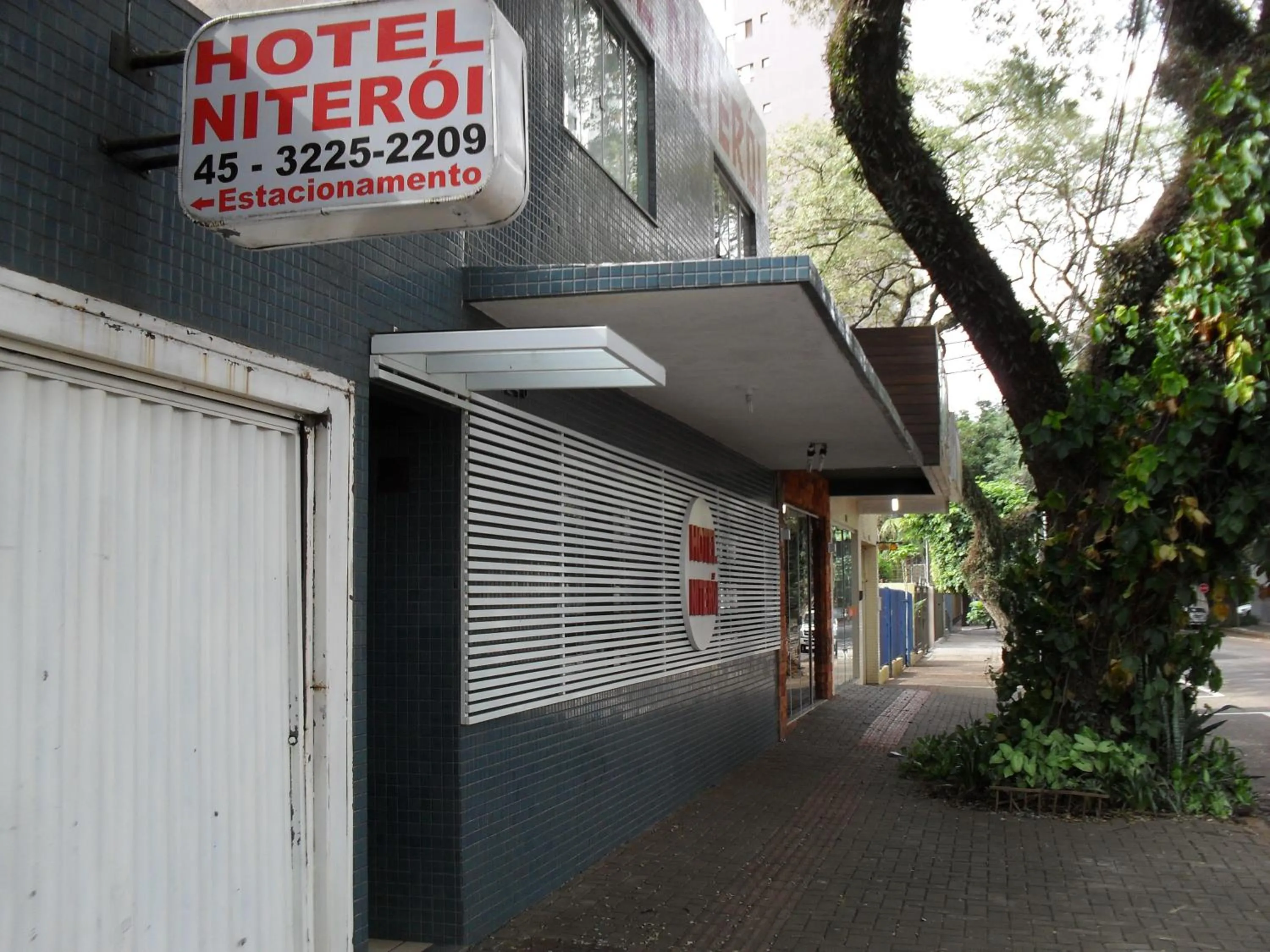 Facade/entrance in Hotel Niteroi