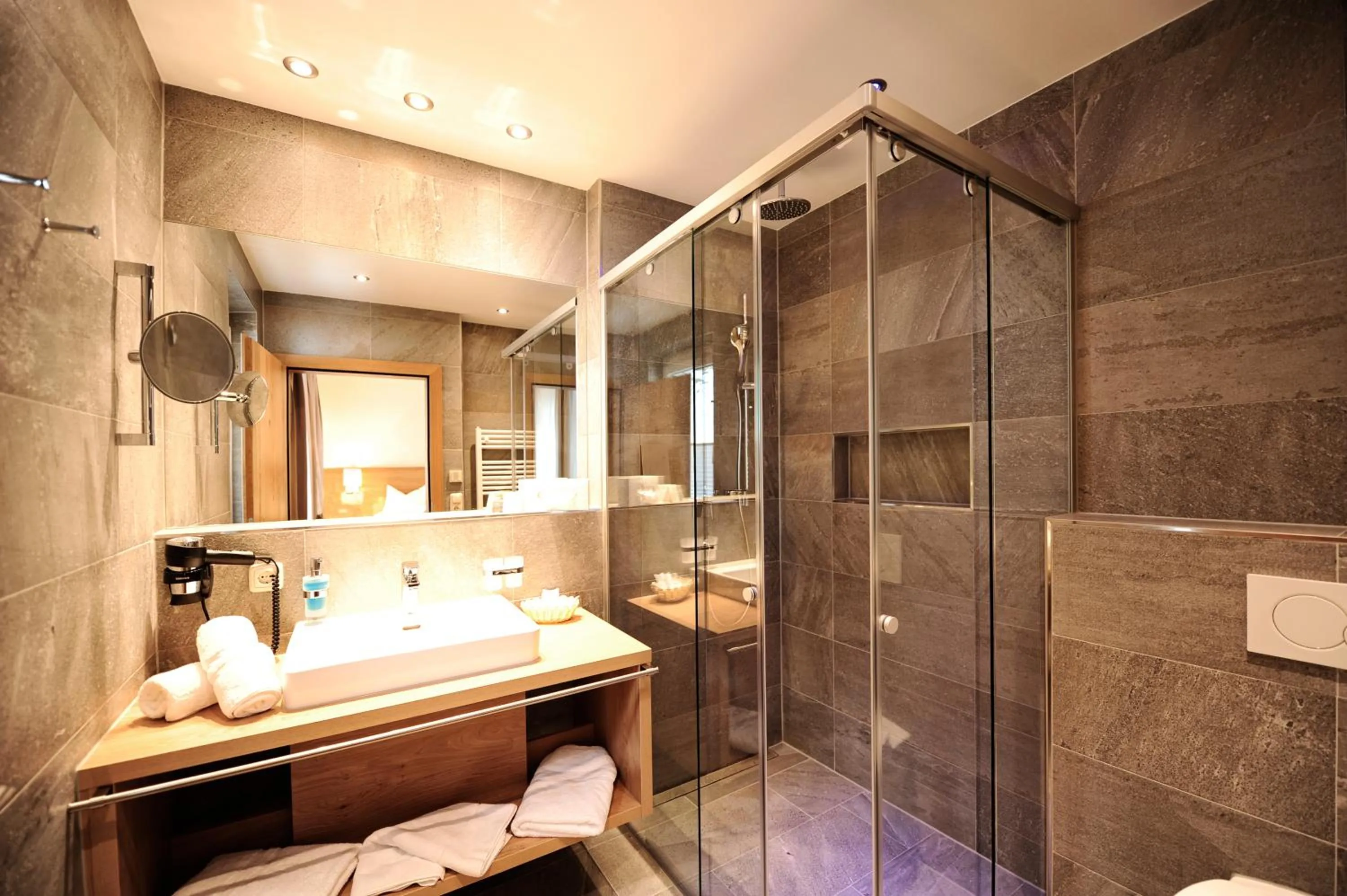 Shower in Hotel Dorfstadl