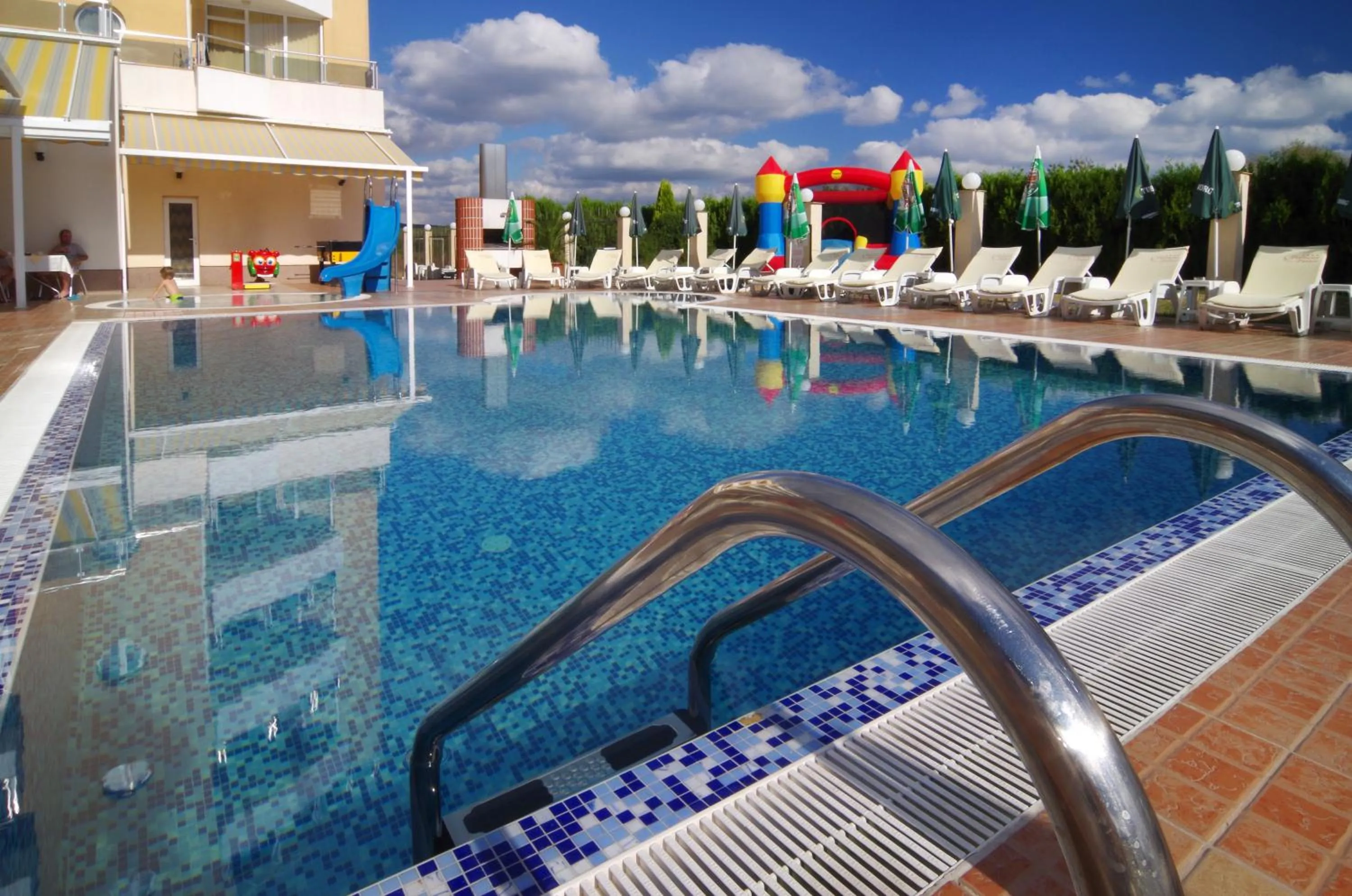 Swimming pool in Hotel Plamena Palace