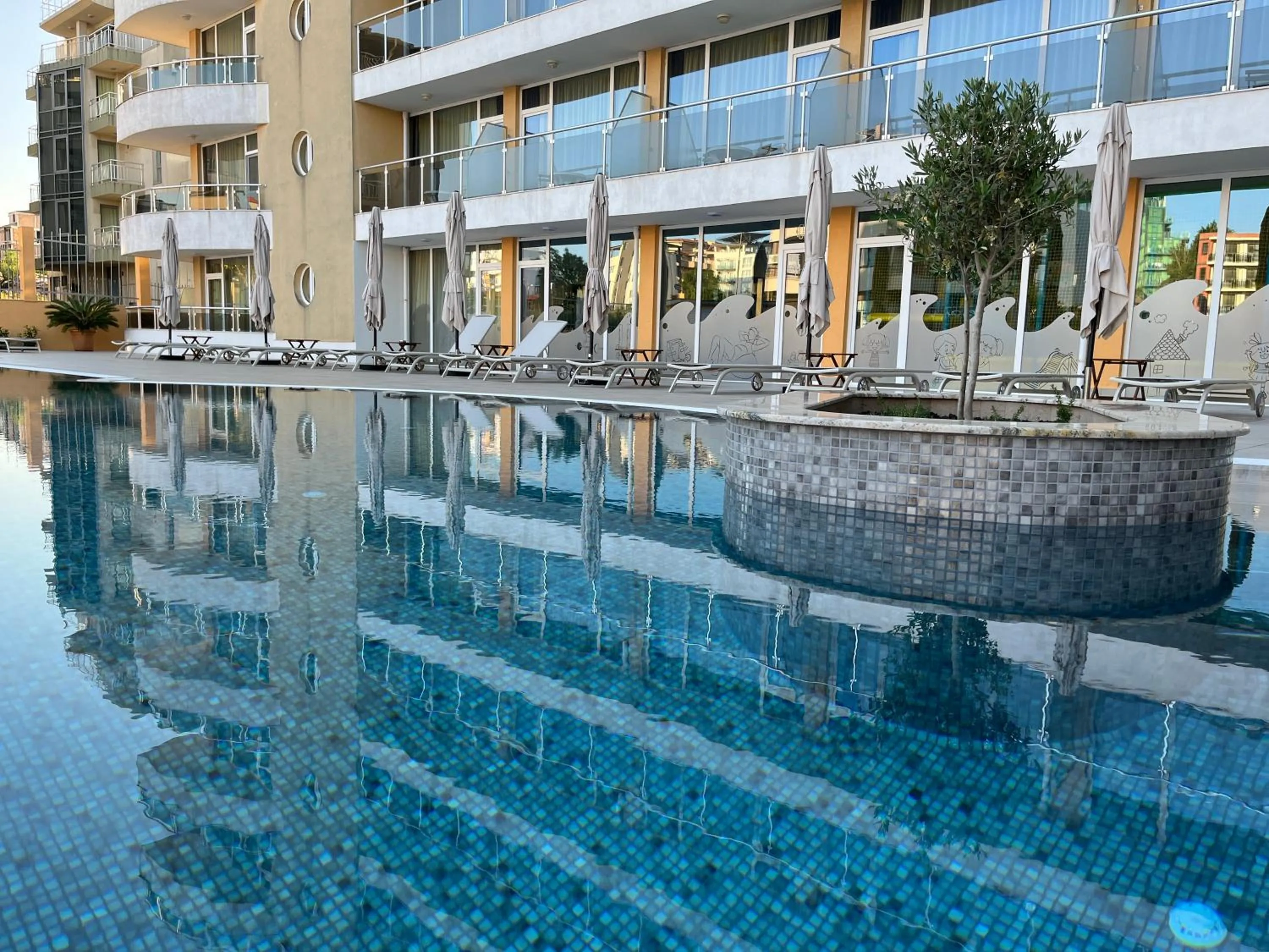 Swimming pool in Hotel Plamena Palace