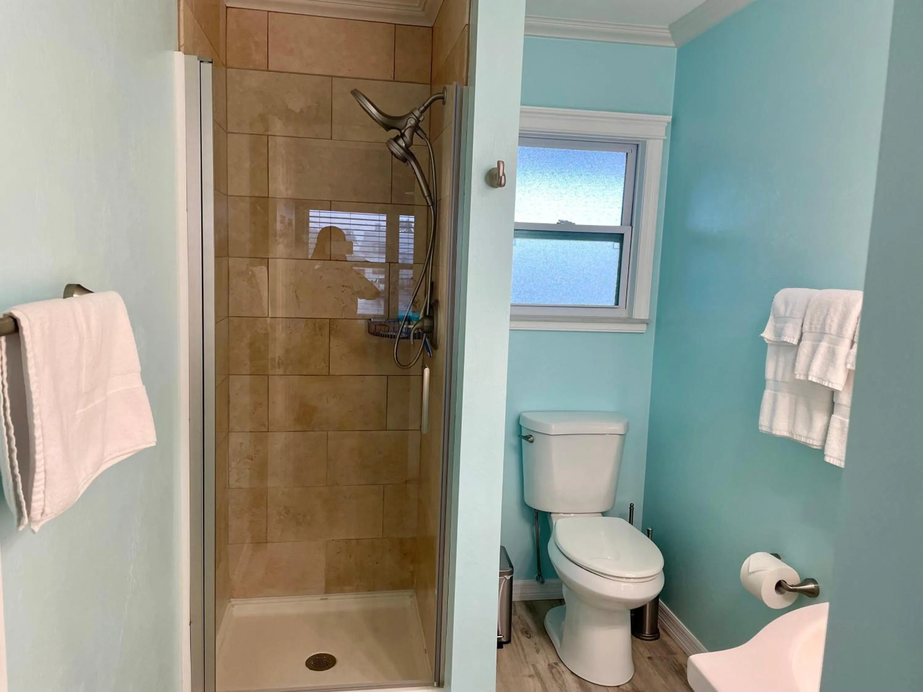 Shower in Flamingo Inn