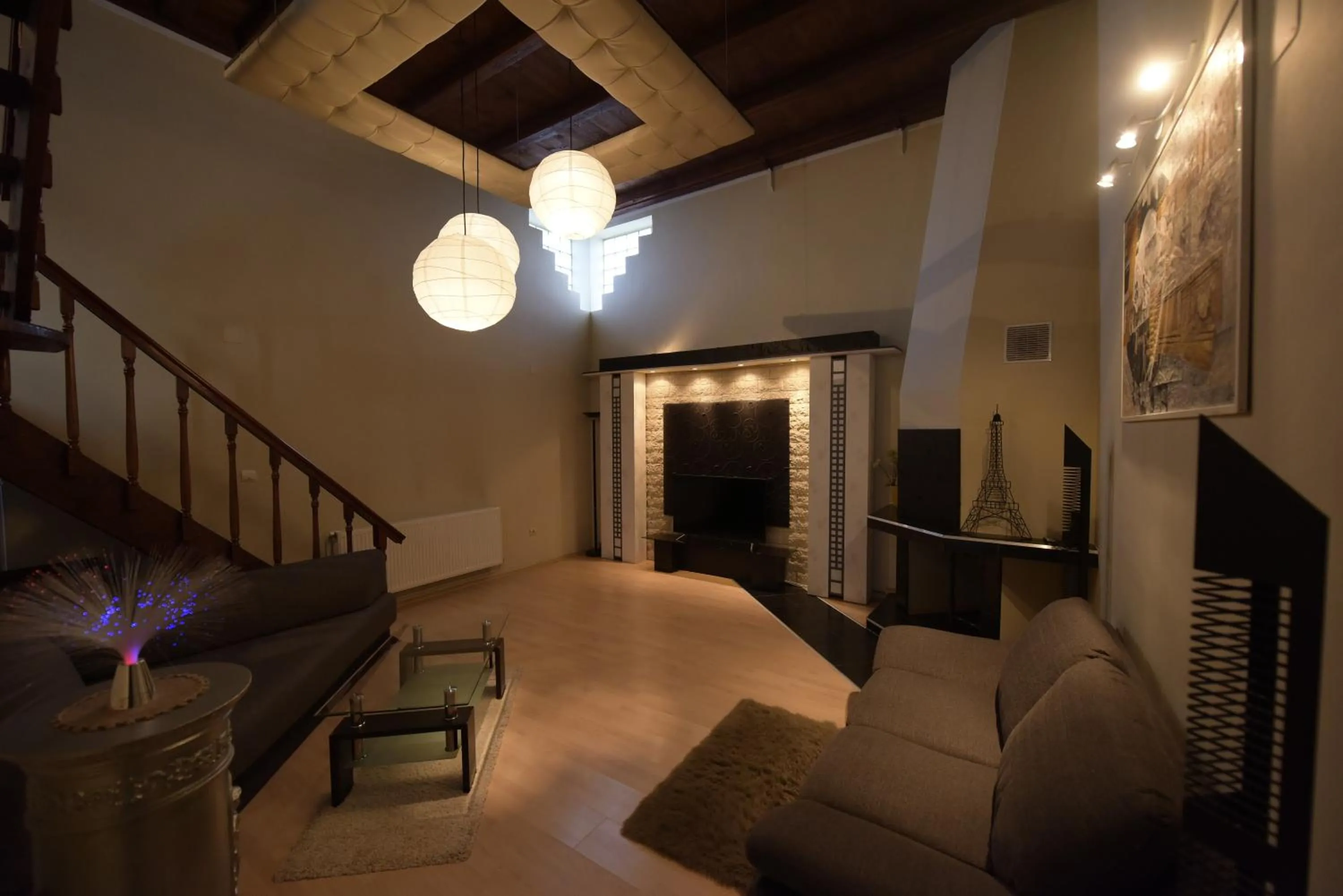 H & V Residence - Split Level Apartment