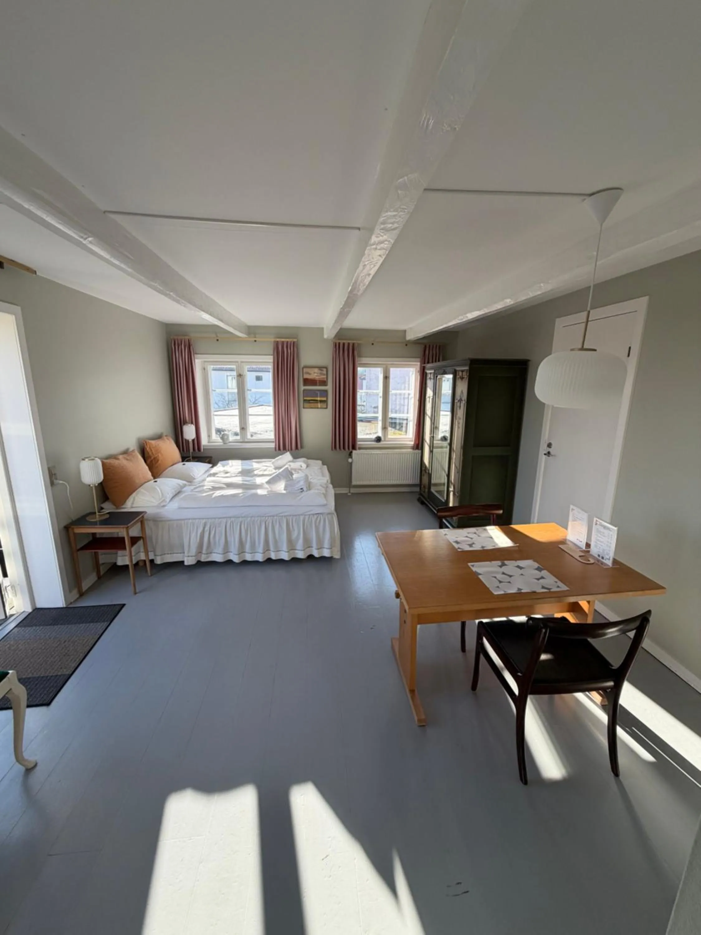 Living room, Bed in JANTZENs HOTEL
