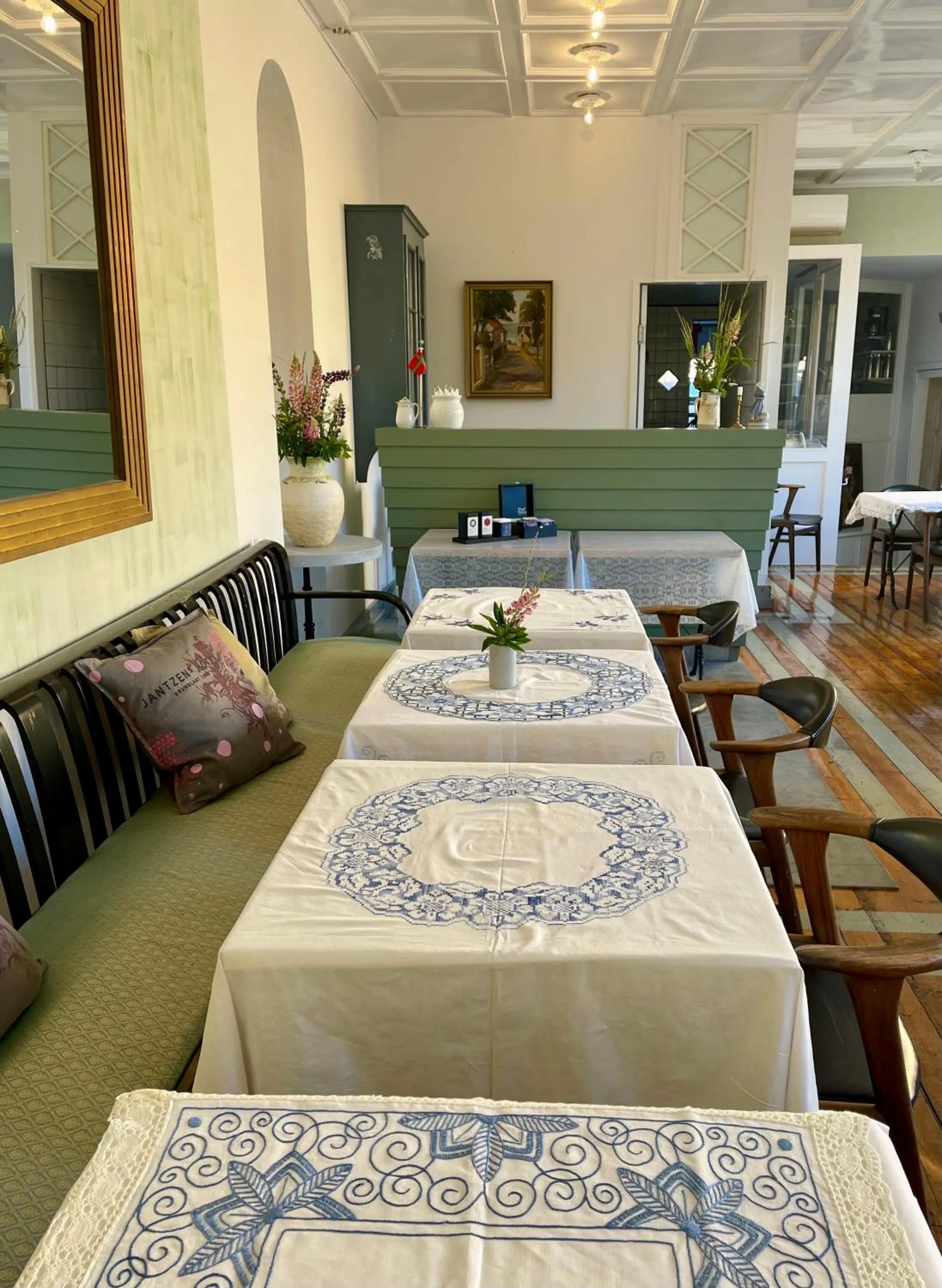 Restaurant/places to eat in JANTZENs HOTEL