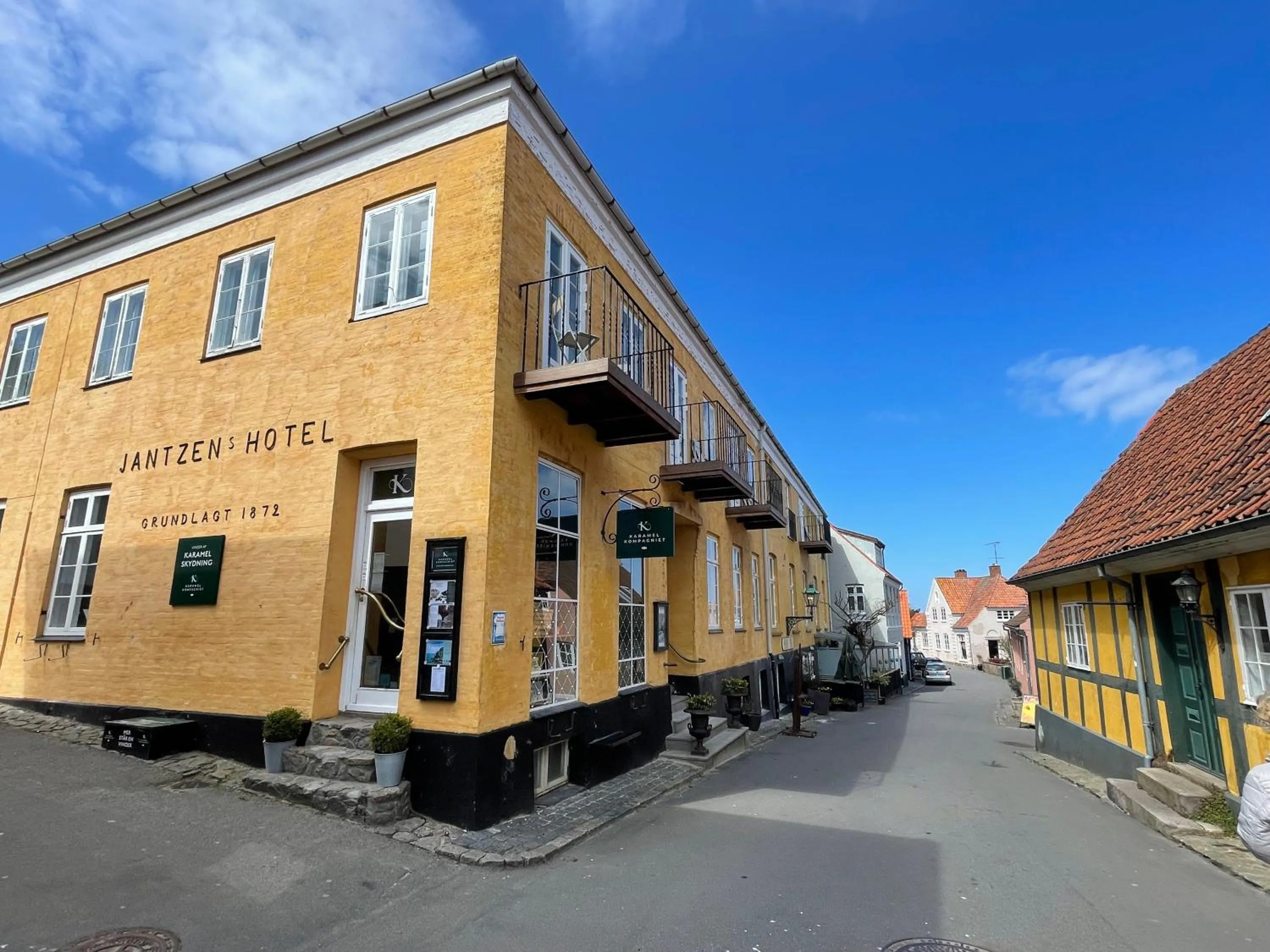 Property building in JANTZENs HOTEL