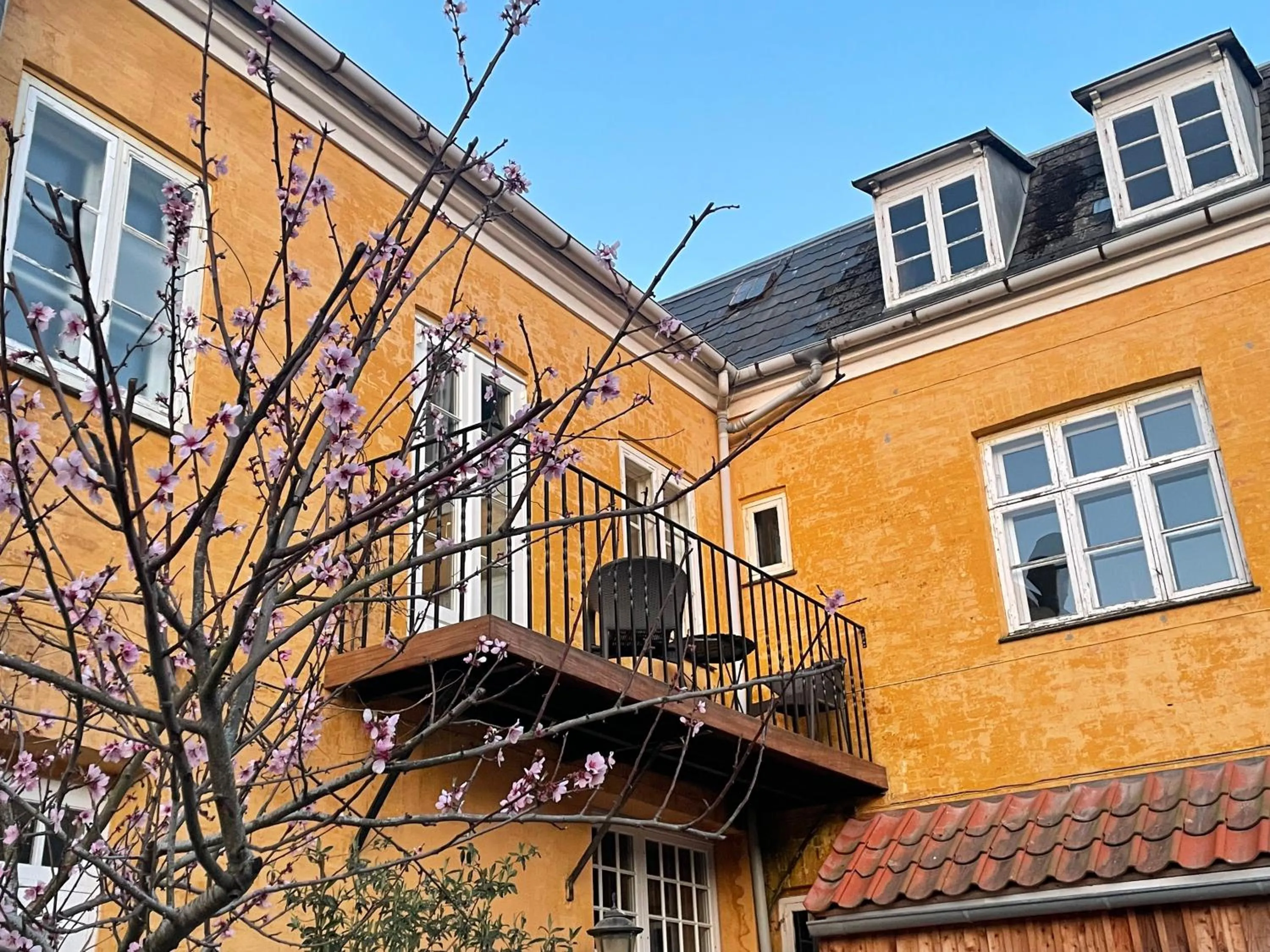 Property building in JANTZENs HOTEL