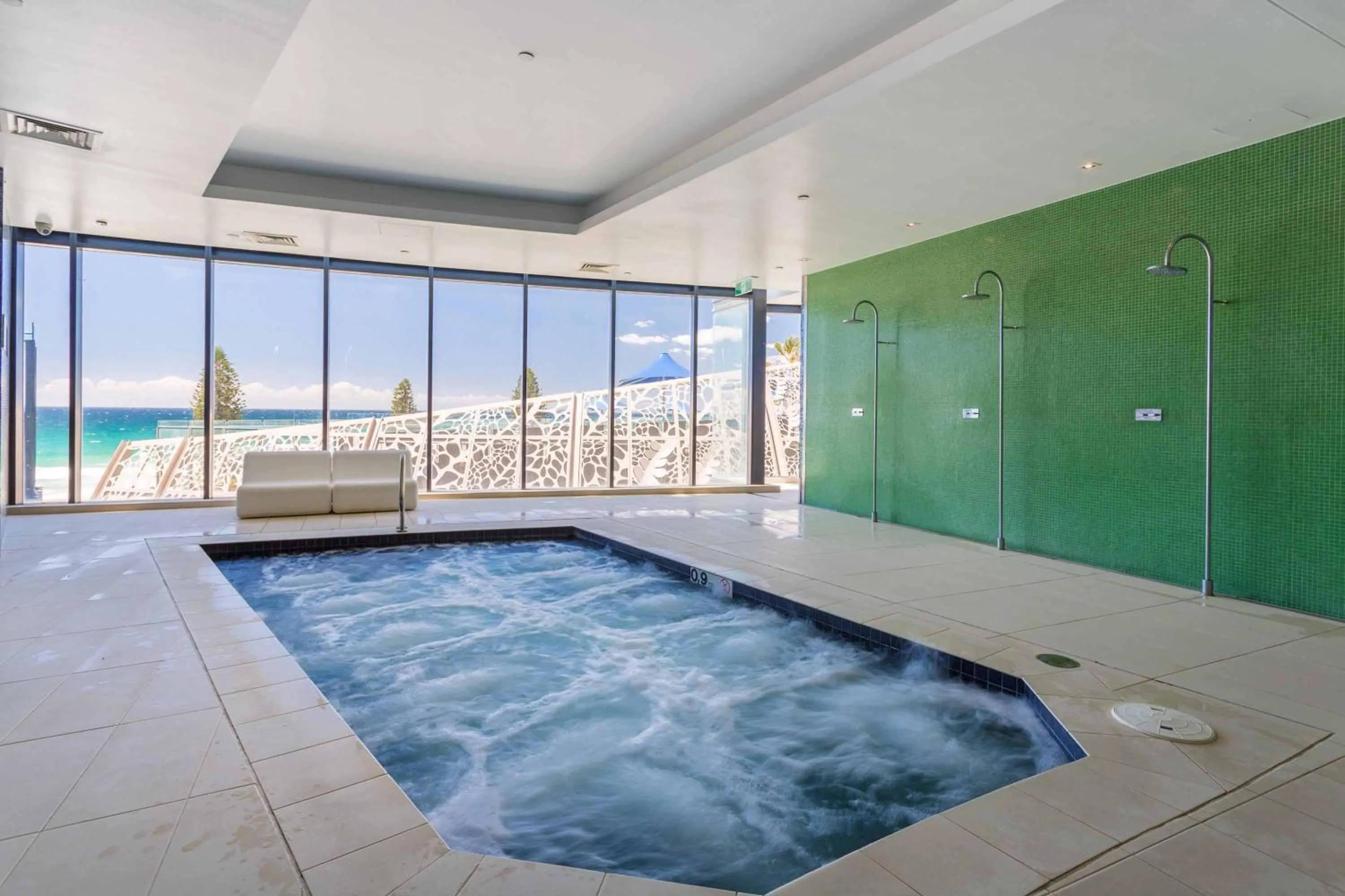 Hot Tub in Holiday Holiday Soul Apartments