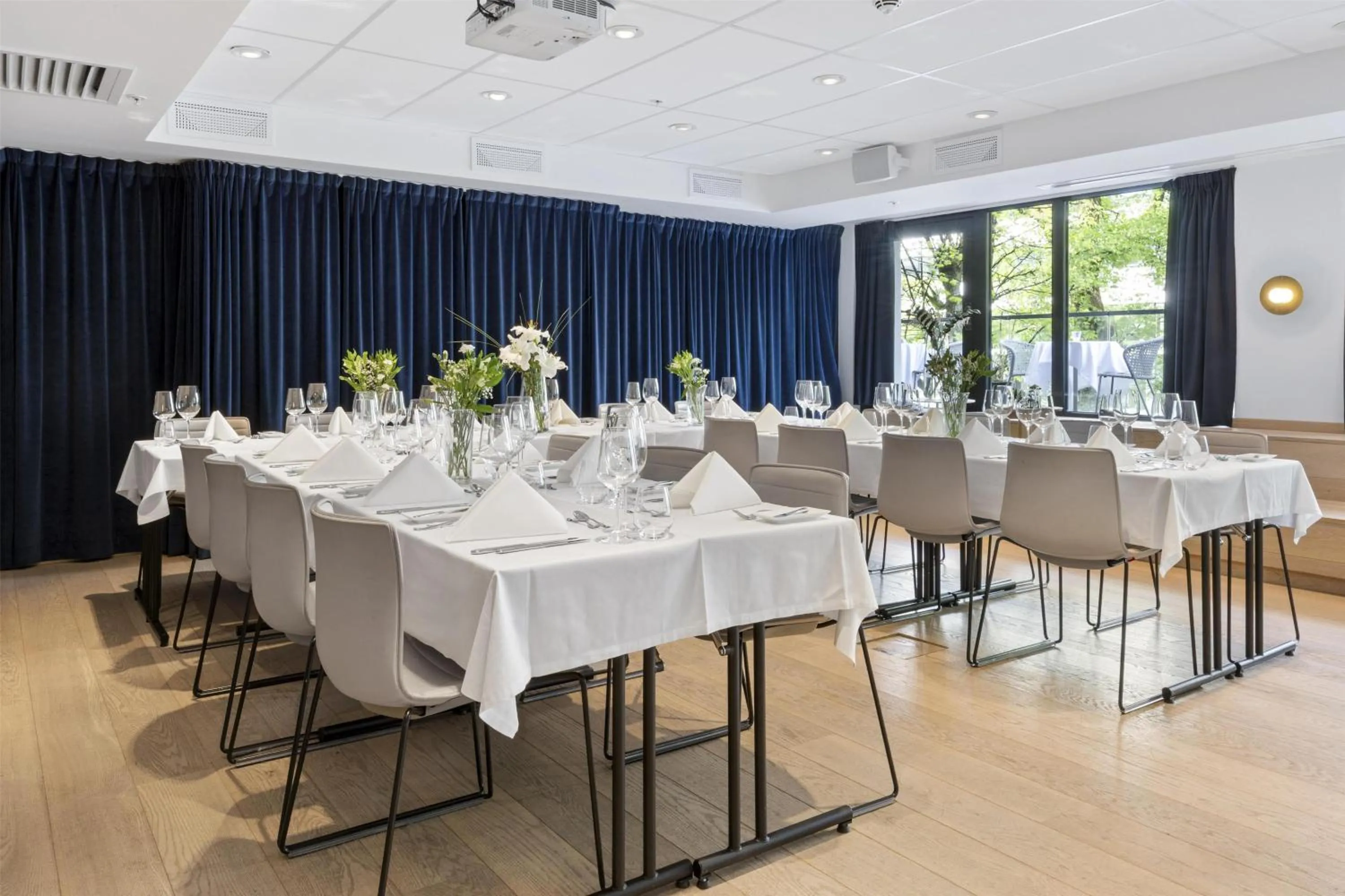 Meeting/conference room in Hotel Norge by Scandic
