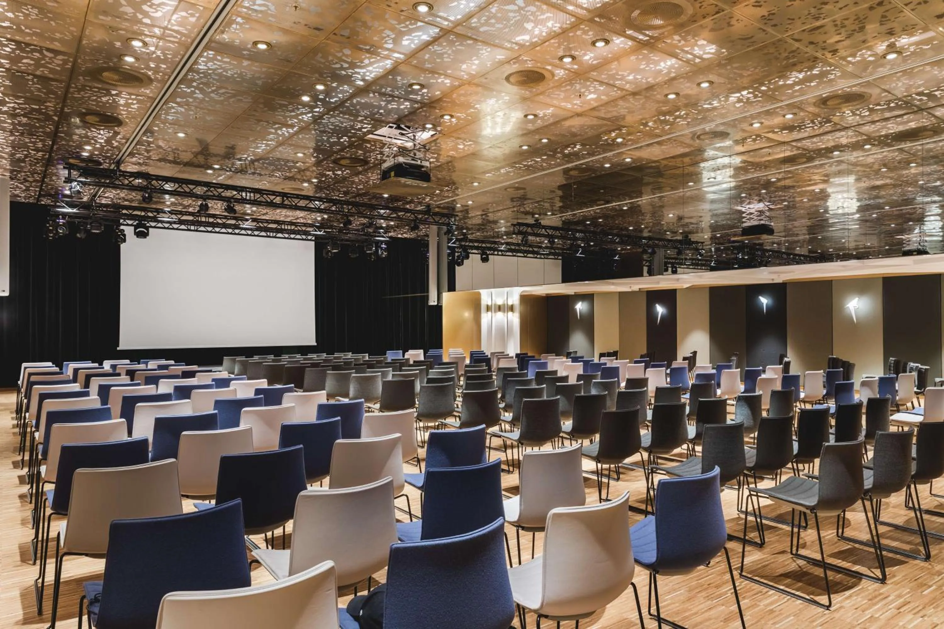 Meeting/conference room in Hotel Norge by Scandic