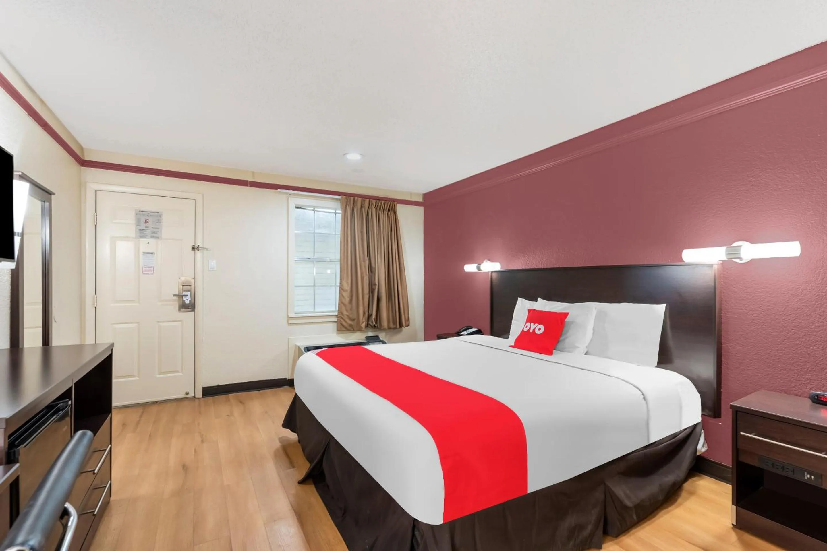 Bedroom, Bed in OYO Hotel Tulsa N Sheridan Rd & Airport