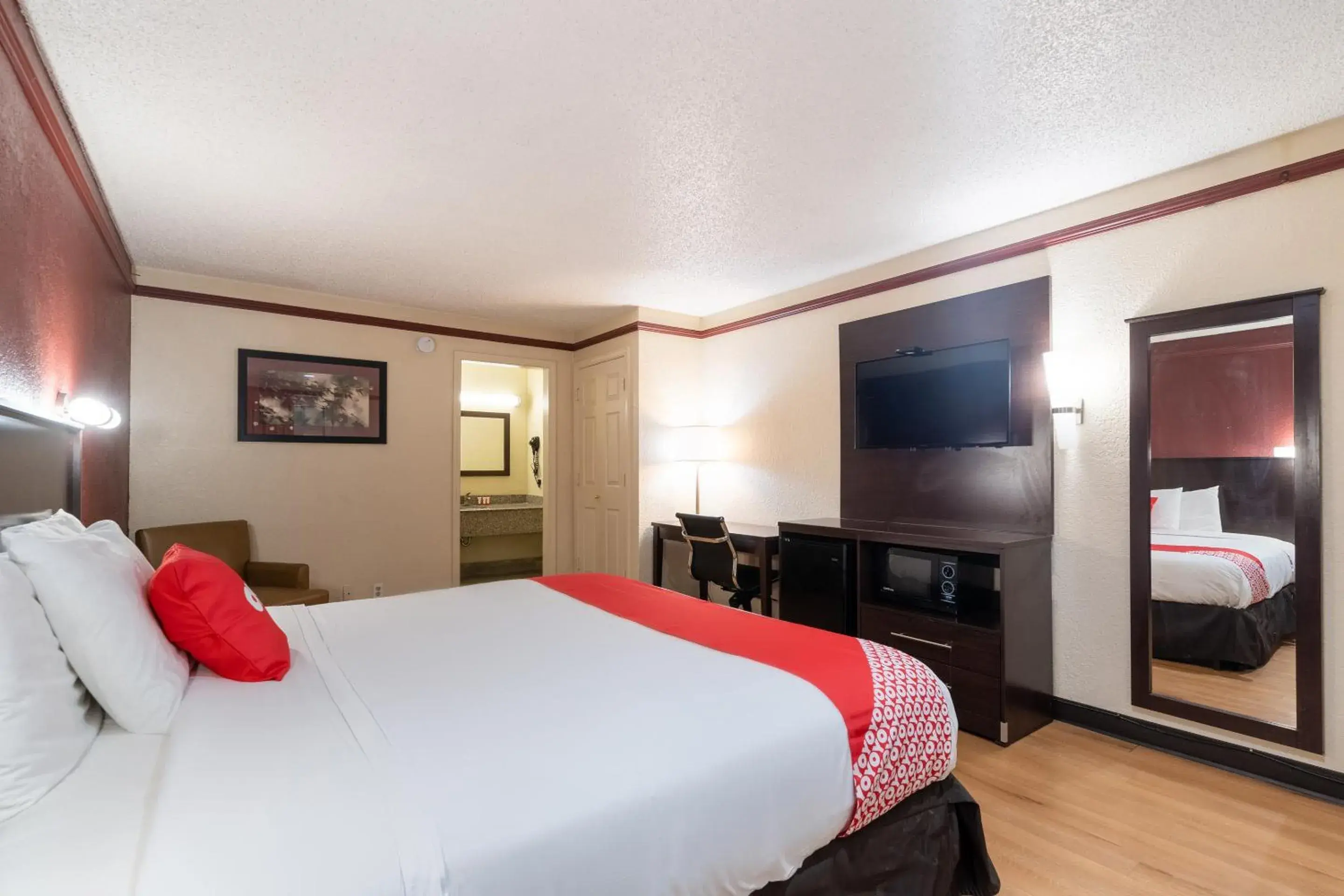 King Room in OYO Hotel Tulsa N Sheridan Rd & Airport King Room in OYO Hotel Tulsa N Sheridan Rd & Airport