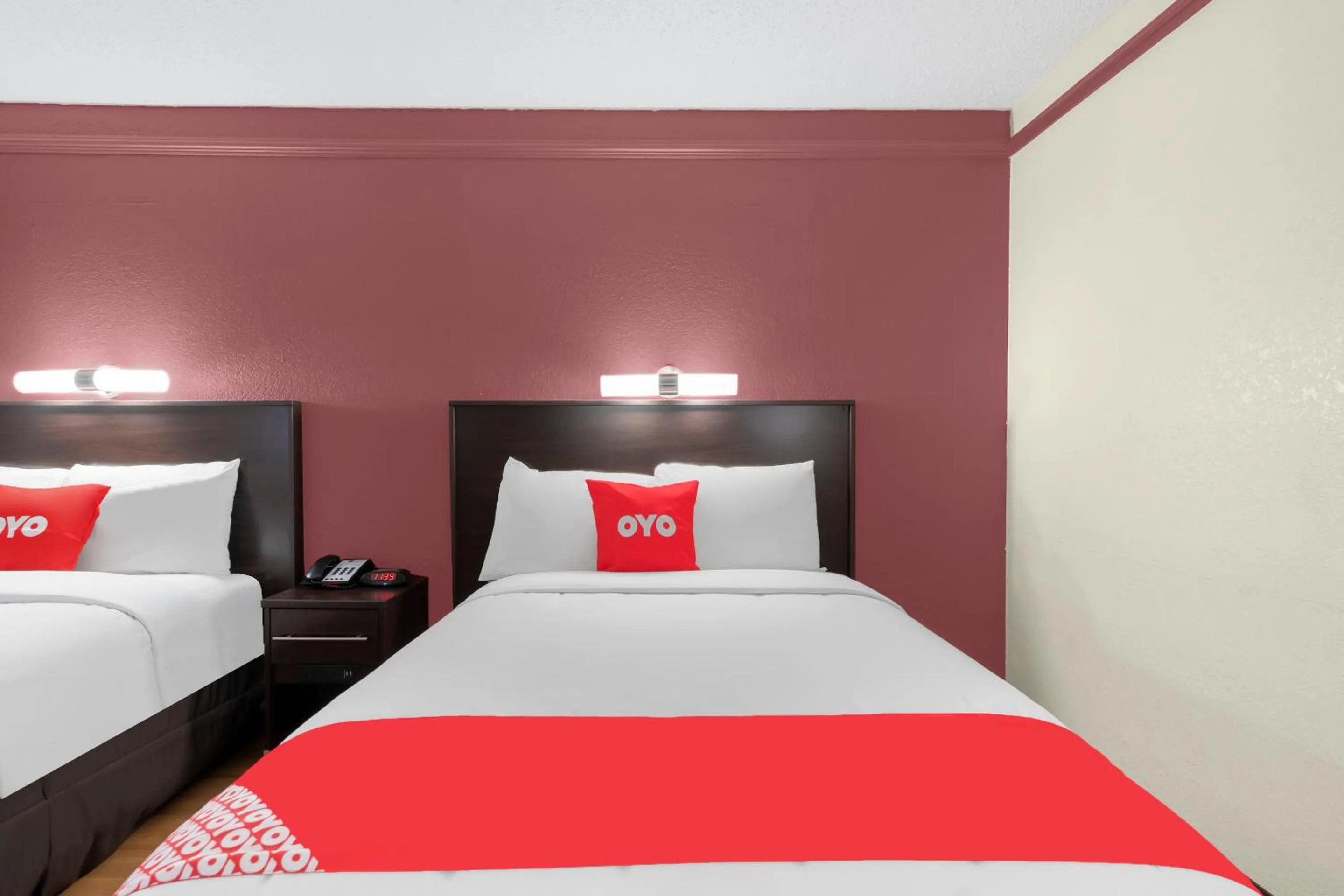 Bed in OYO Hotel Tulsa N Sheridan Rd & Airport