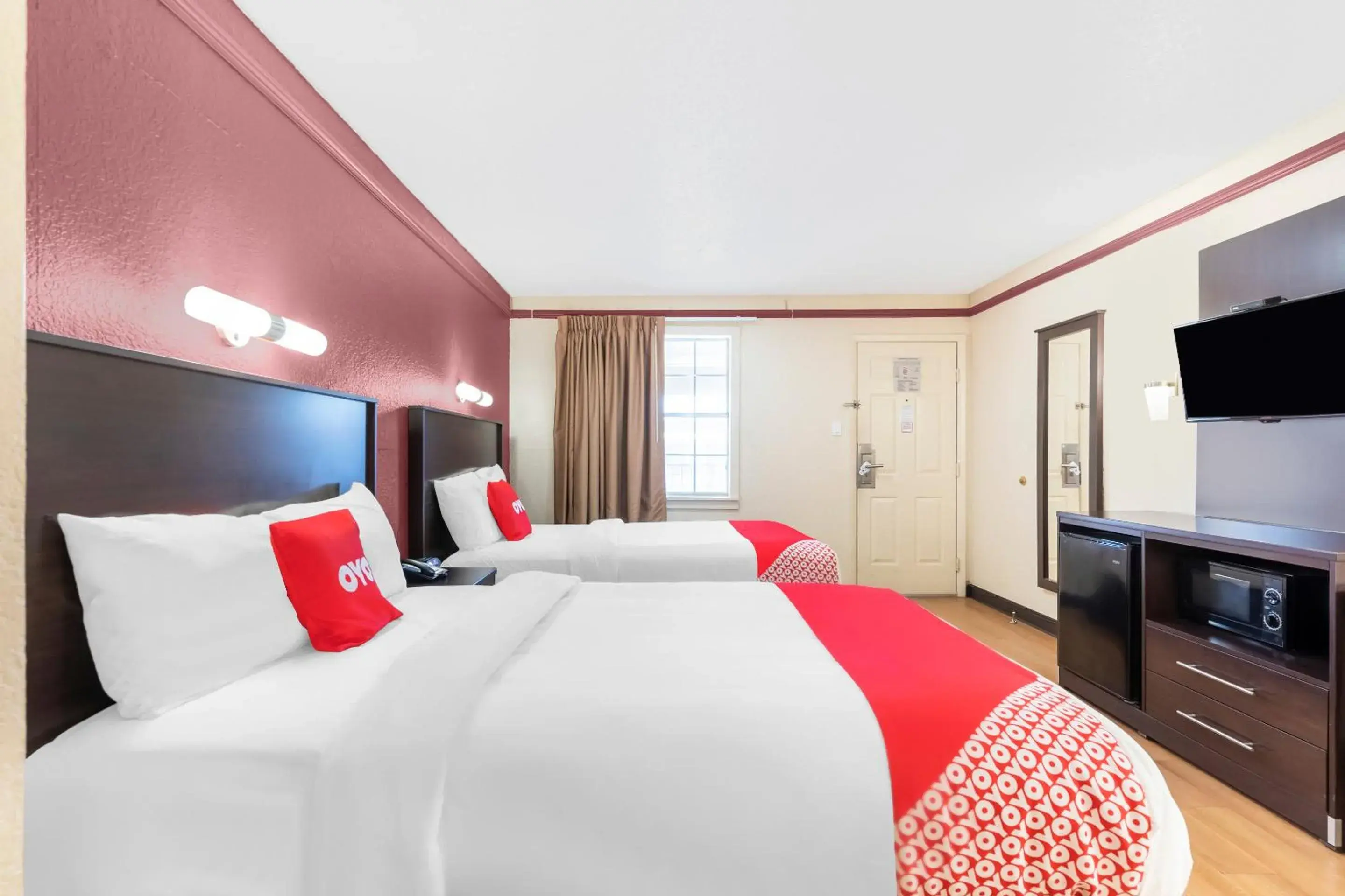 Bedroom in OYO Hotel Tulsa N Sheridan Rd & Airport Bedroom in OYO Hotel Tulsa N Sheridan Rd & Airport