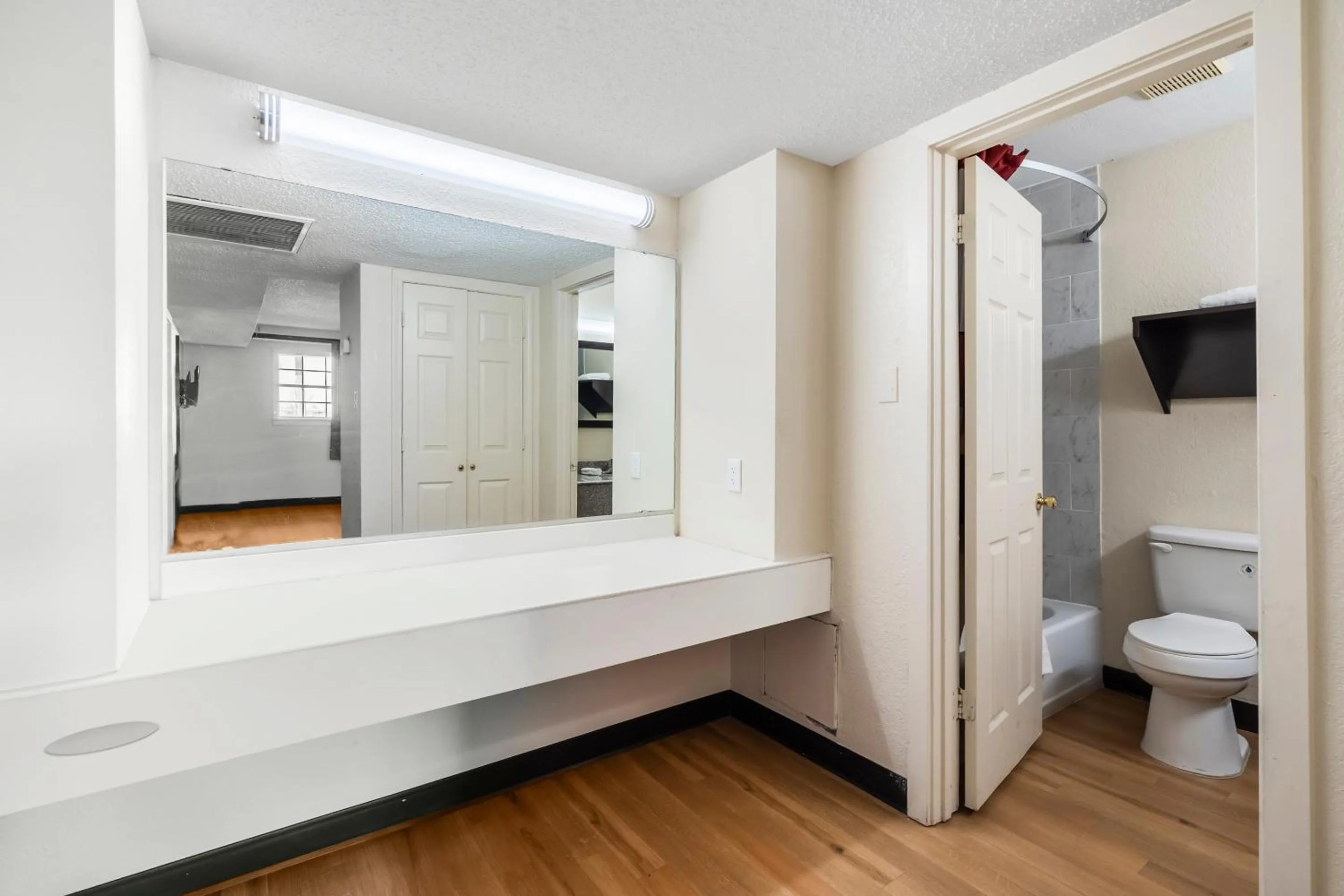 Bathroom in OYO Hotel Tulsa N Sheridan Rd & Airport