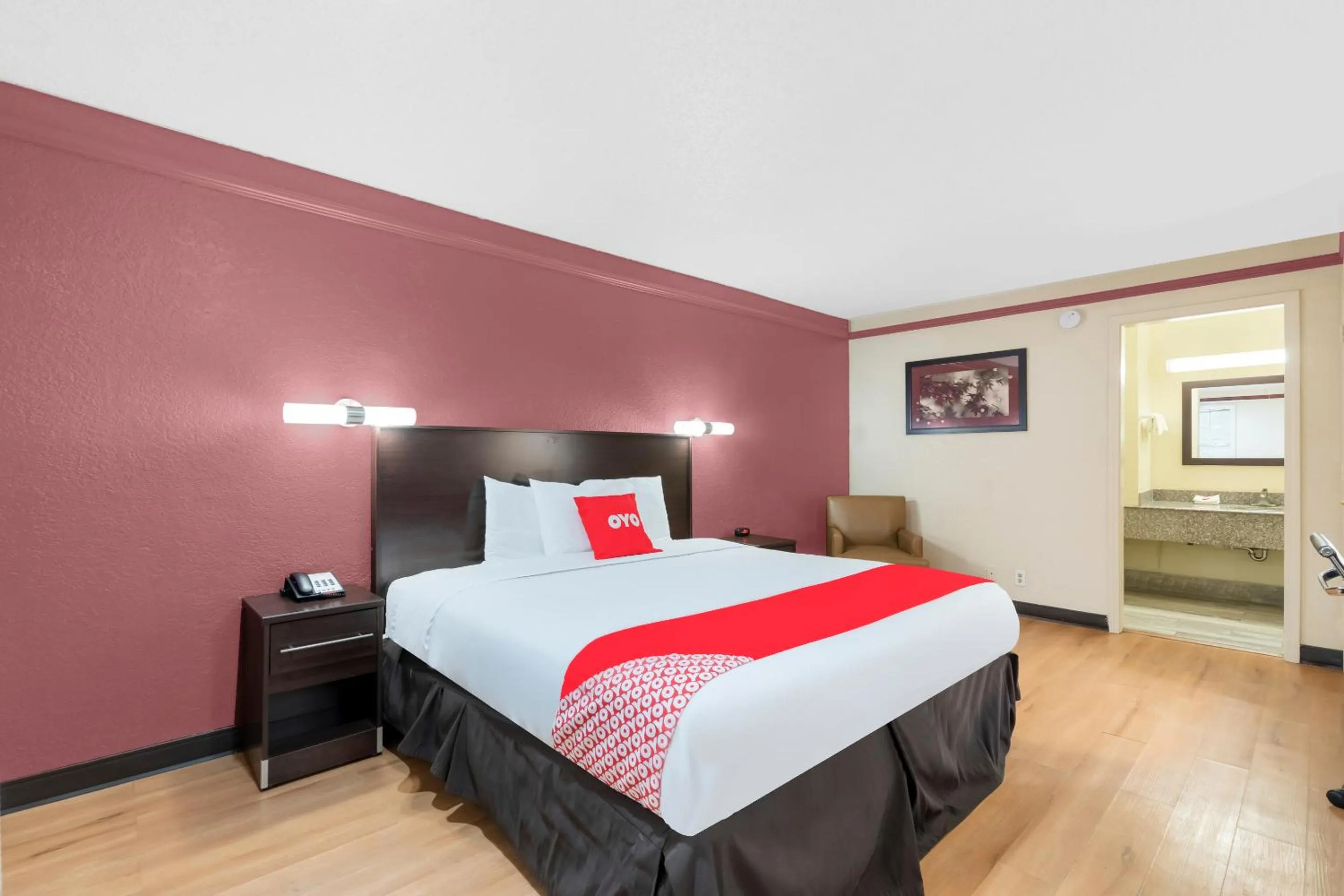 Bedroom, Bed in OYO Hotel Tulsa N Sheridan Rd & Airport