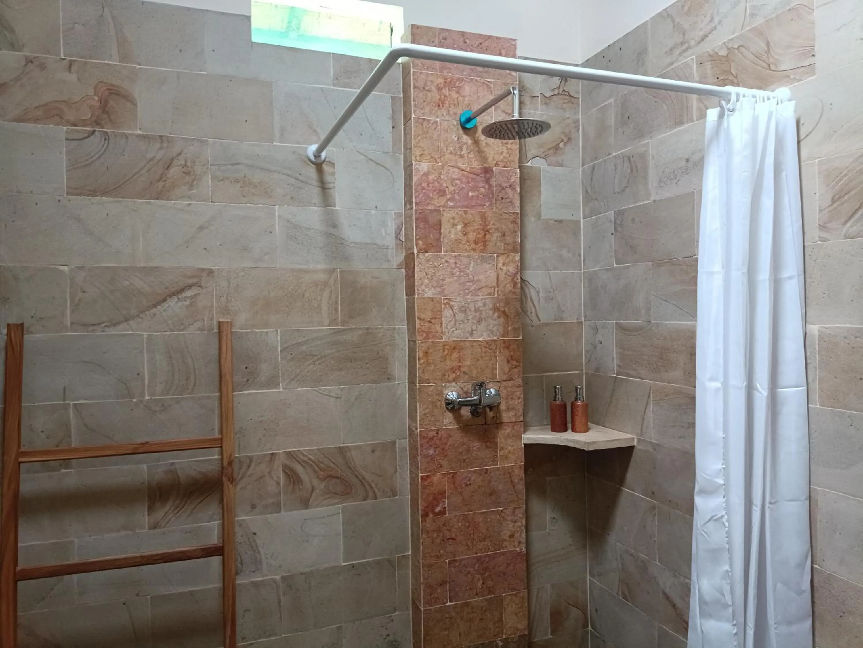 Shower in Villa Kinagu