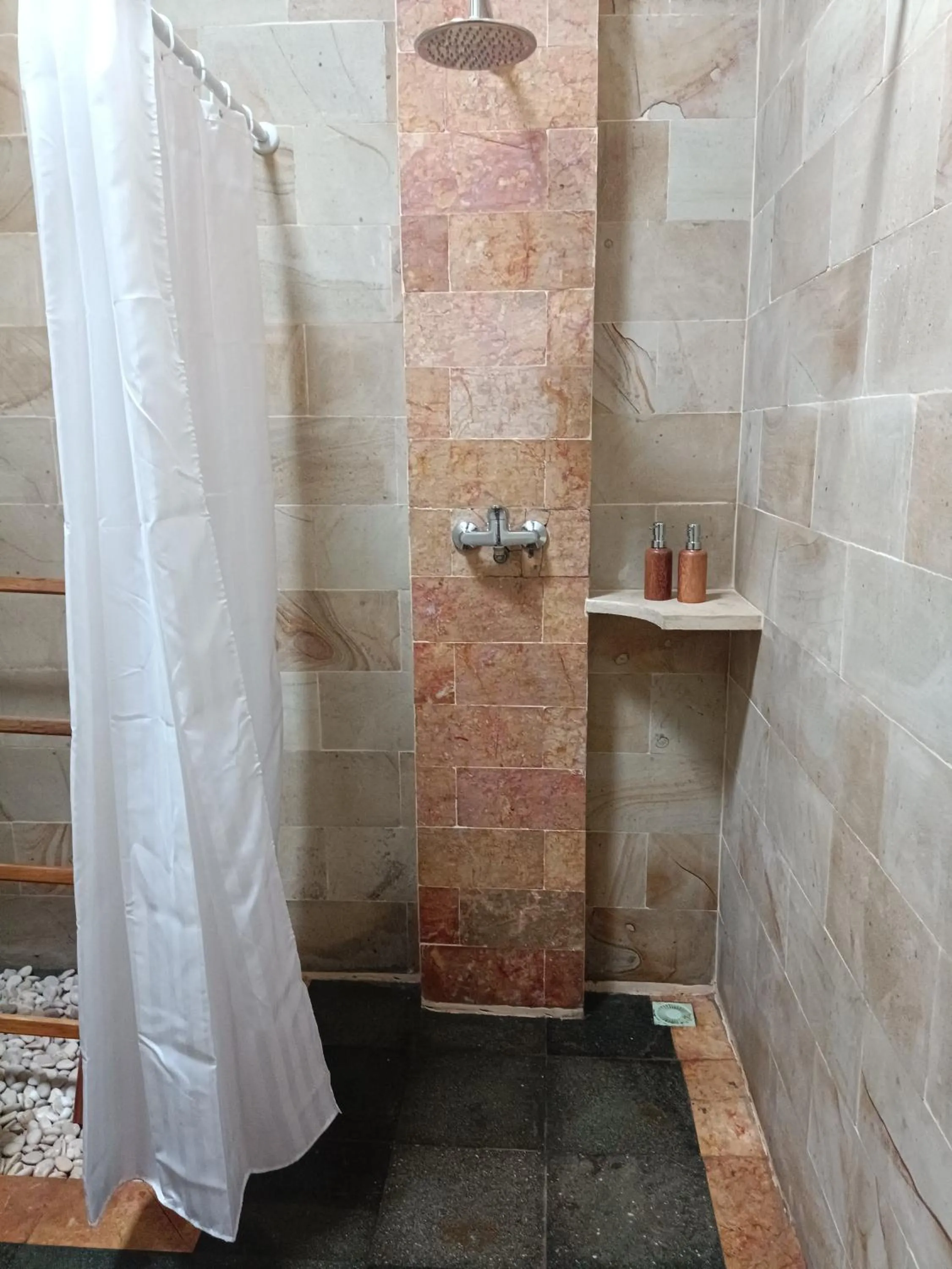 Shower in Villa Kinagu