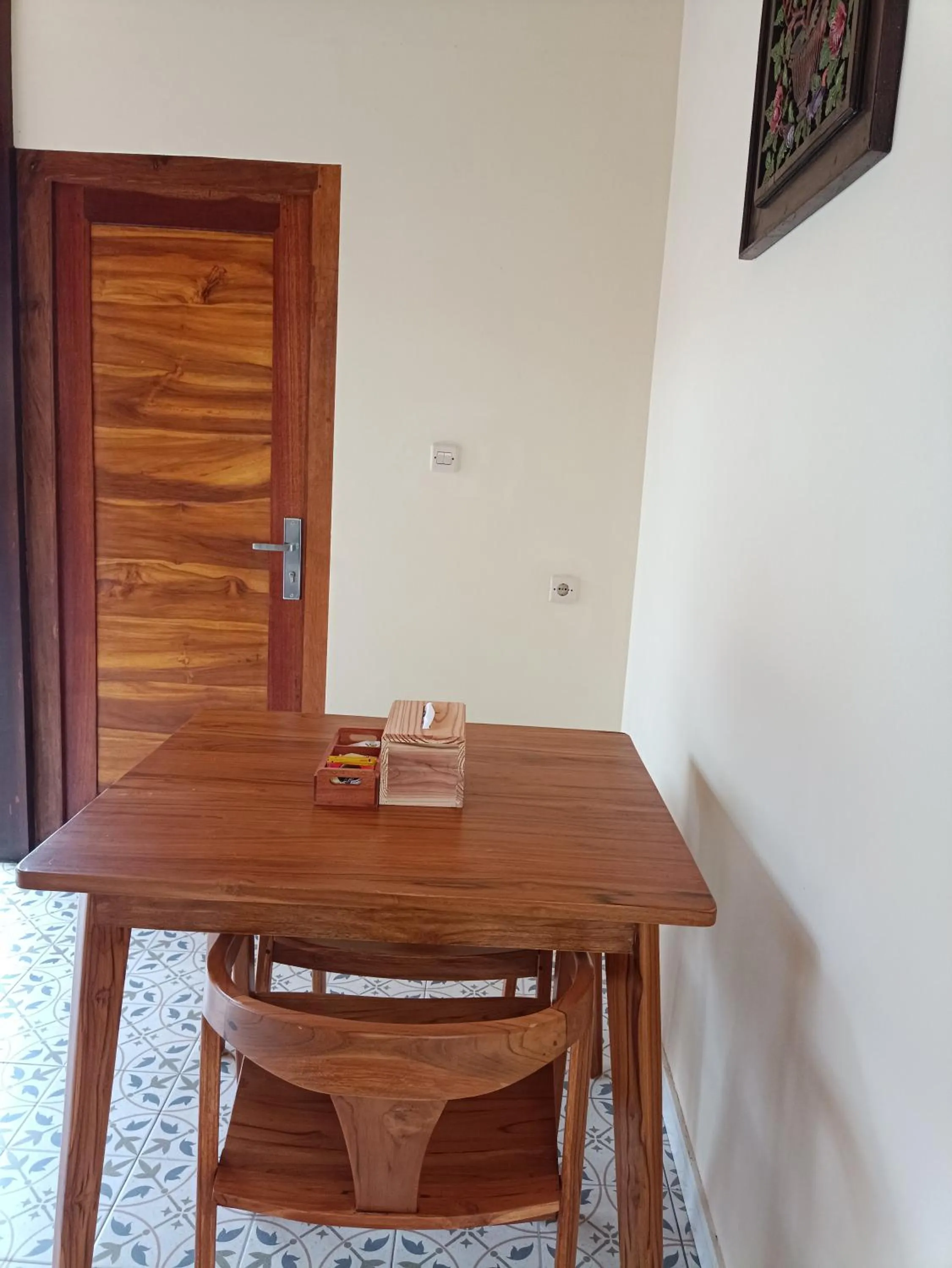 Restaurant/places to eat in Villa Kinagu