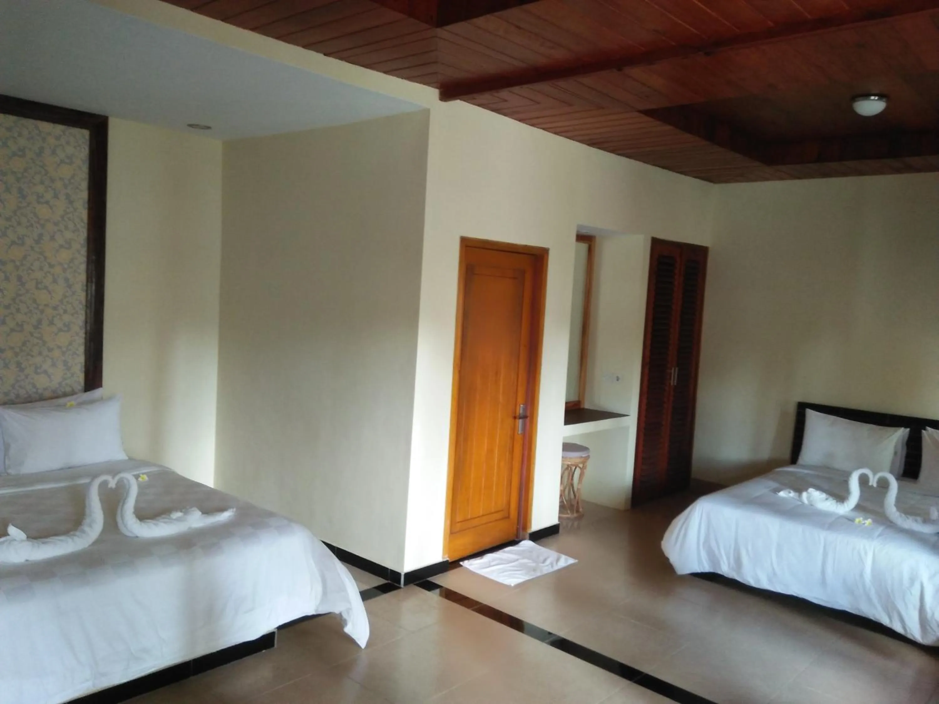 Shower, Bed in Villa Kinagu