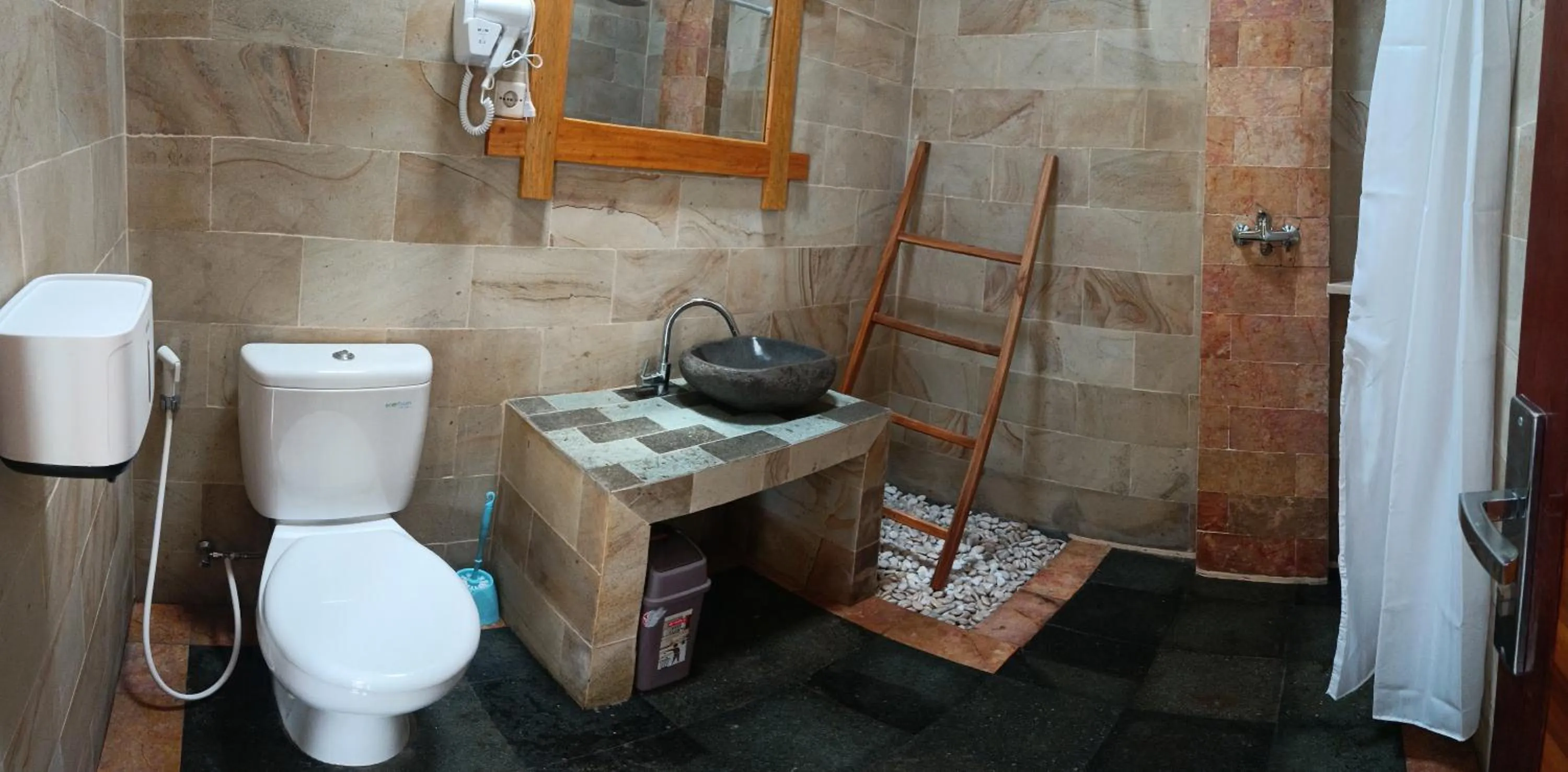 Shower in Villa Kinagu