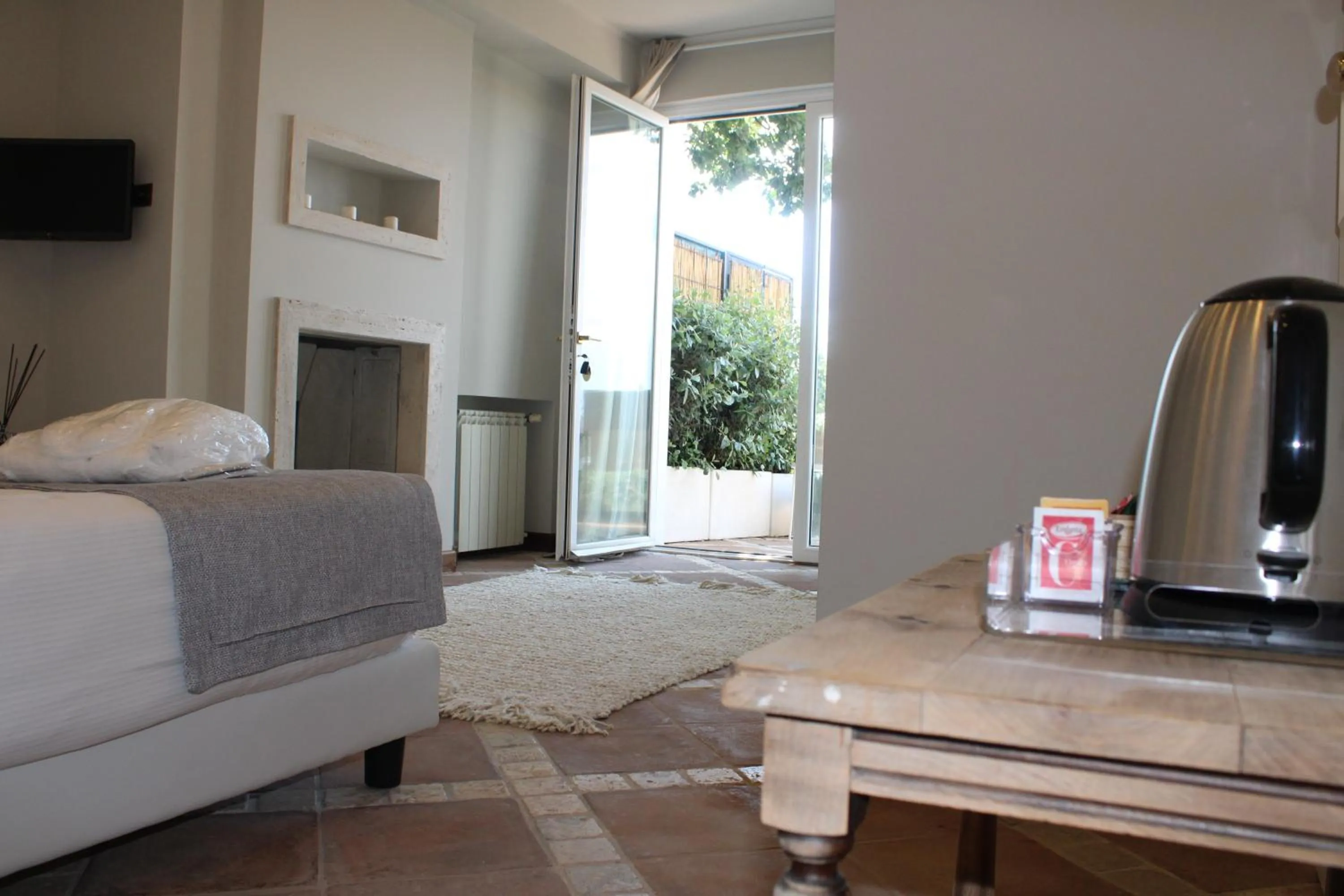 TV and multimedia, Bed in La Locanda Del Pontefice - Luxury Country House