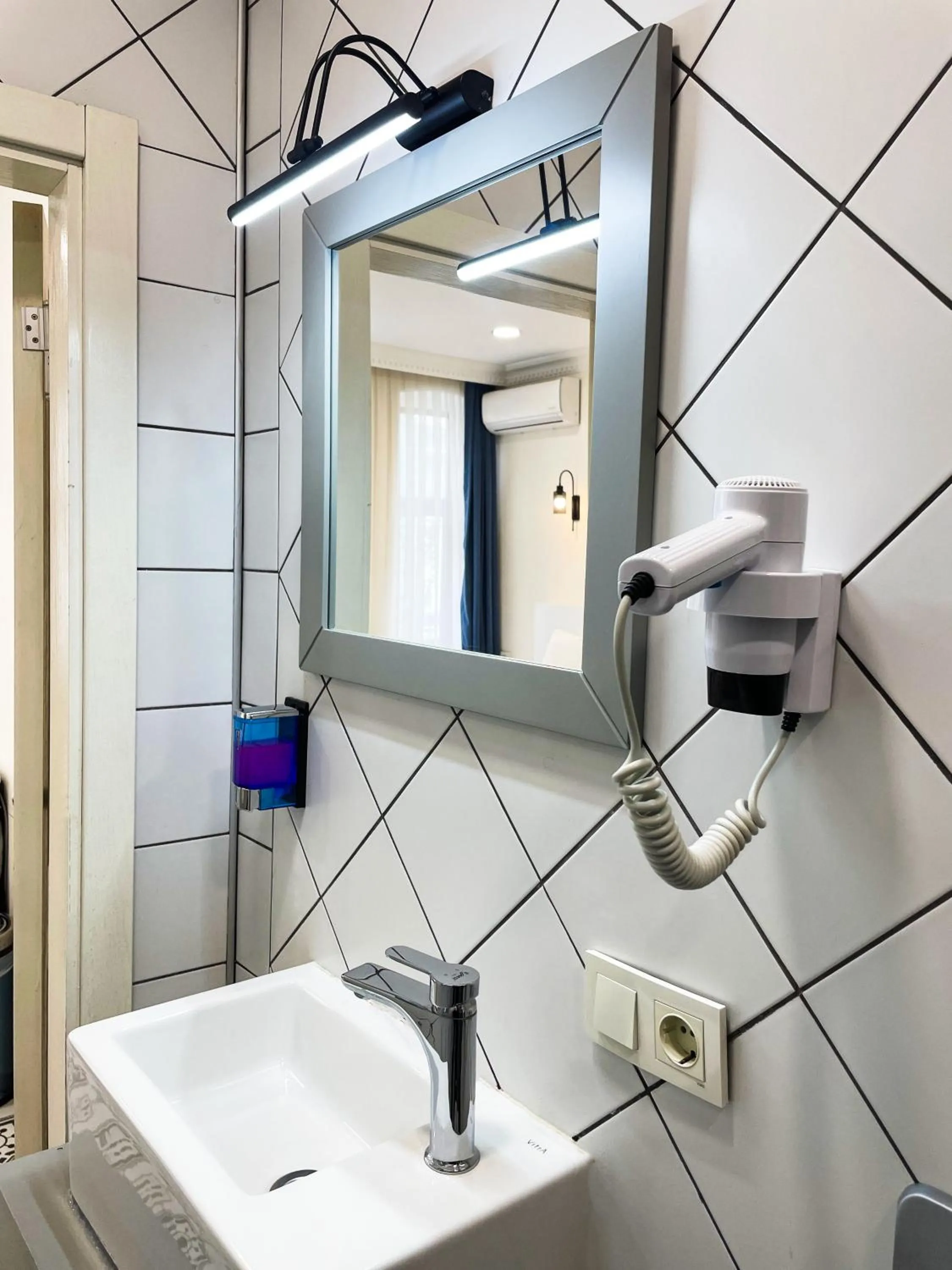 Shower in Royal Pera Taksim