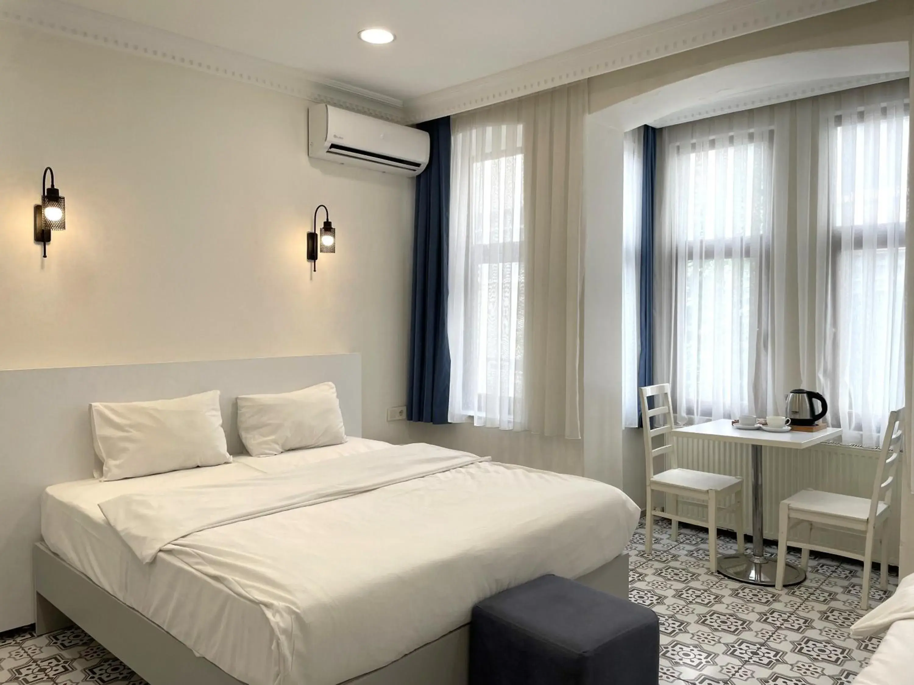 Photo of the whole room, Bed in Royal Pera Taksim Photo of the whole room, Bed in Royal Pera Taksim