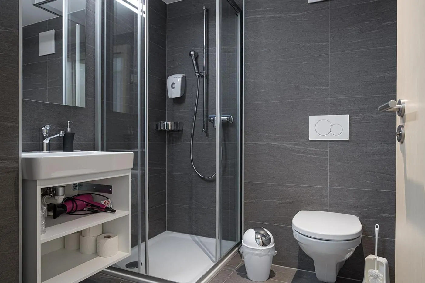 Shower in Hotel-Restaurant Drei Tannen