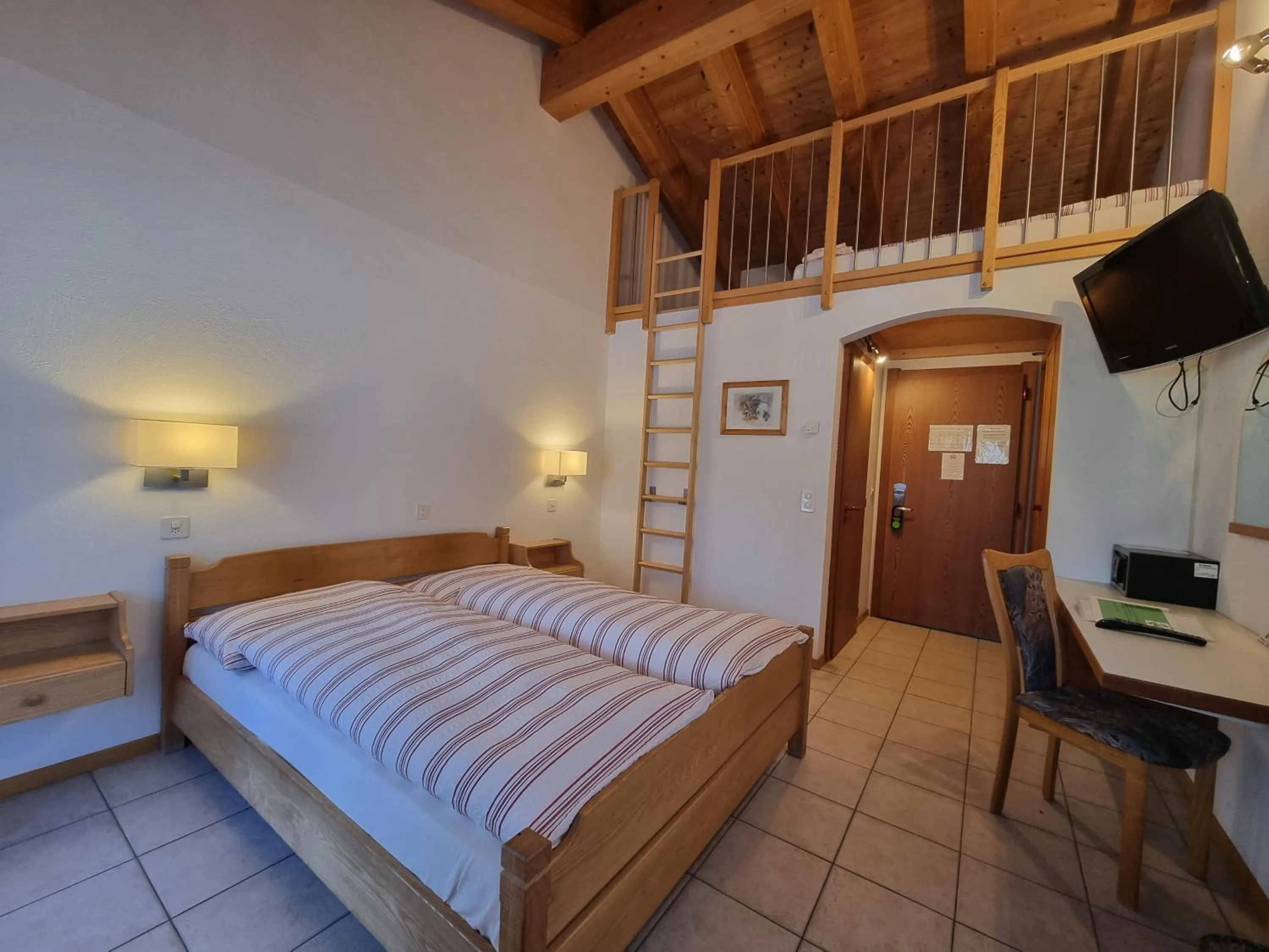 Photo of the whole room, Bed in Hotel Astoria