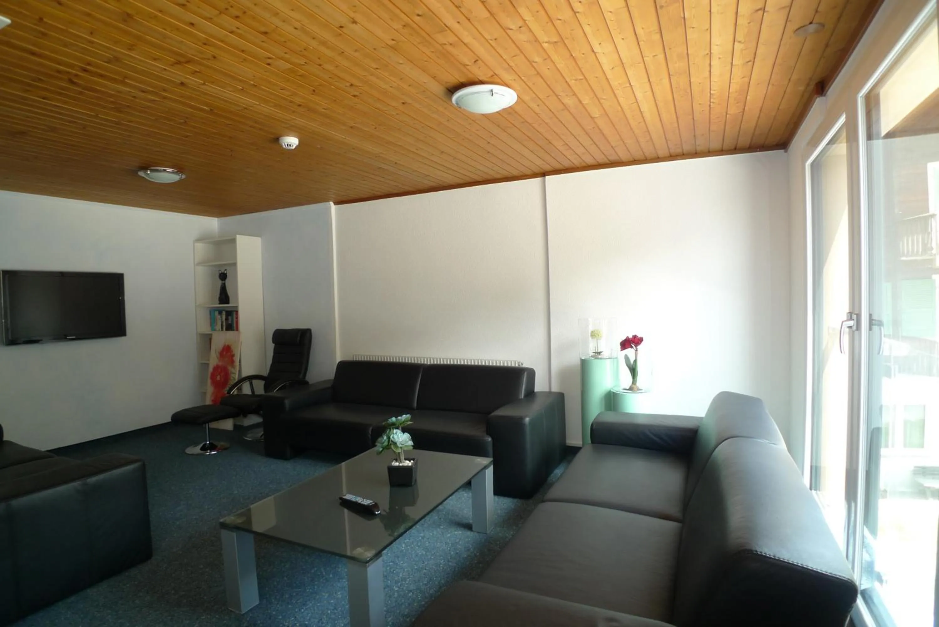 Communal lounge/ TV room in Hotel Astoria