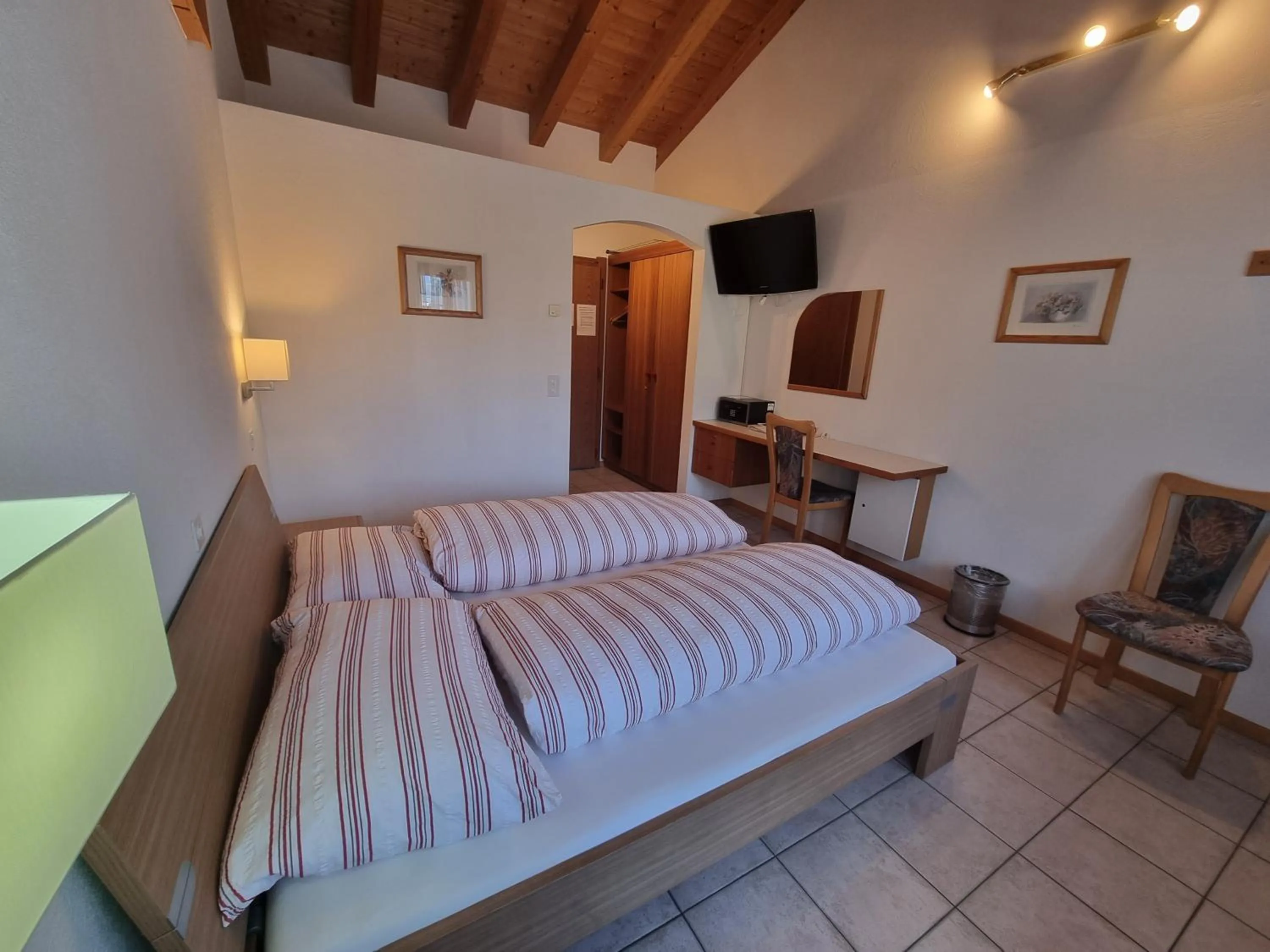 Photo of the whole room, Bed in Hotel Astoria