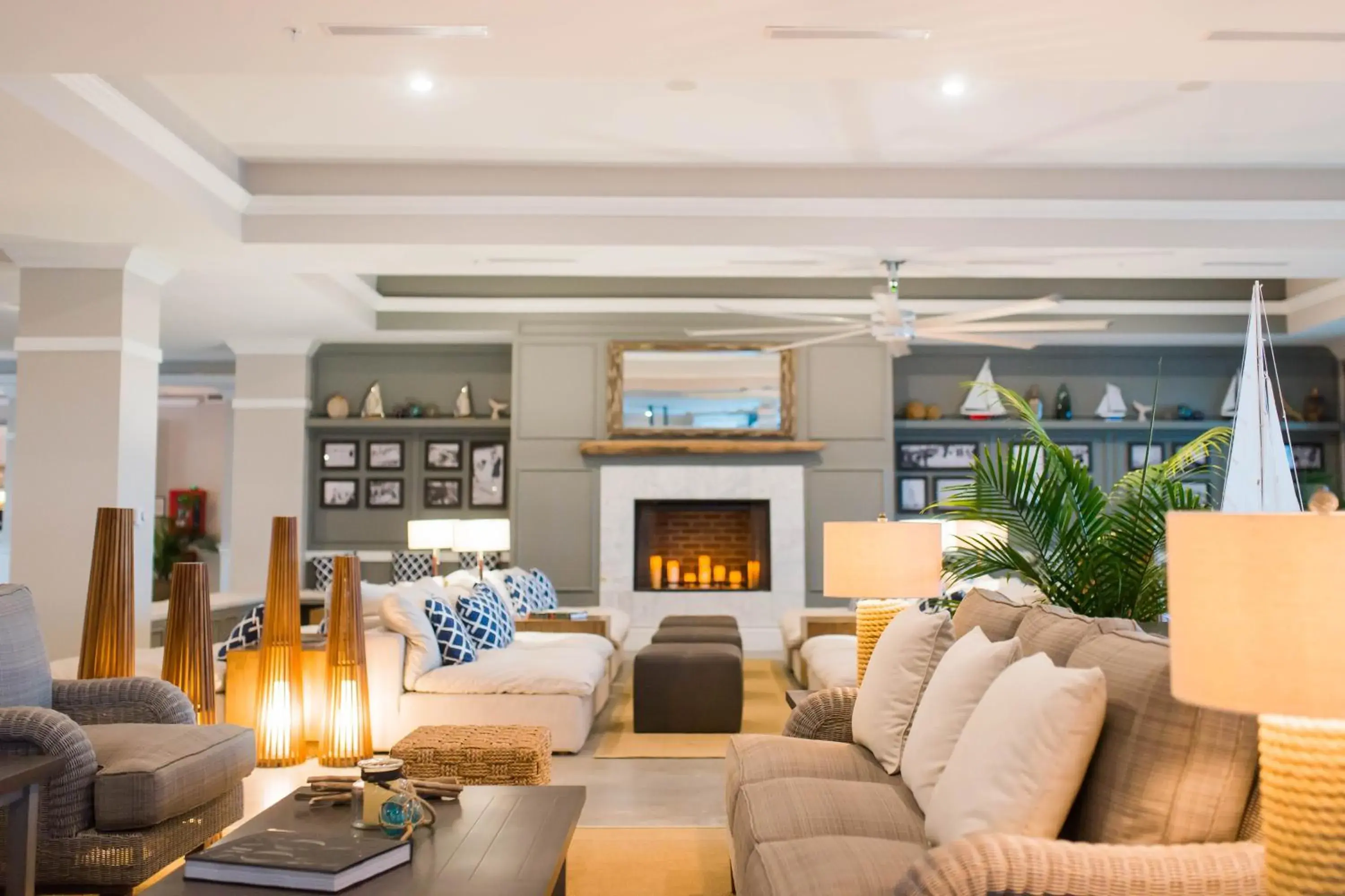 Lounge or bar in Jekyll Ocean Club Resort Lounge or bar in Jekyll Ocean Club Resort