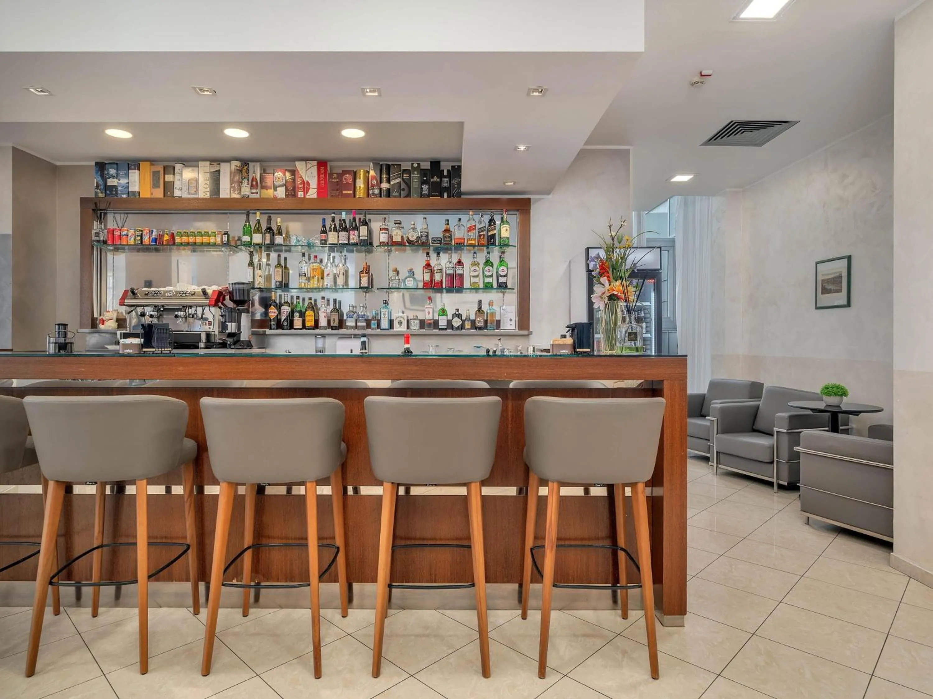 Lounge or bar in B&B HOTEL Park Hotel Cassano