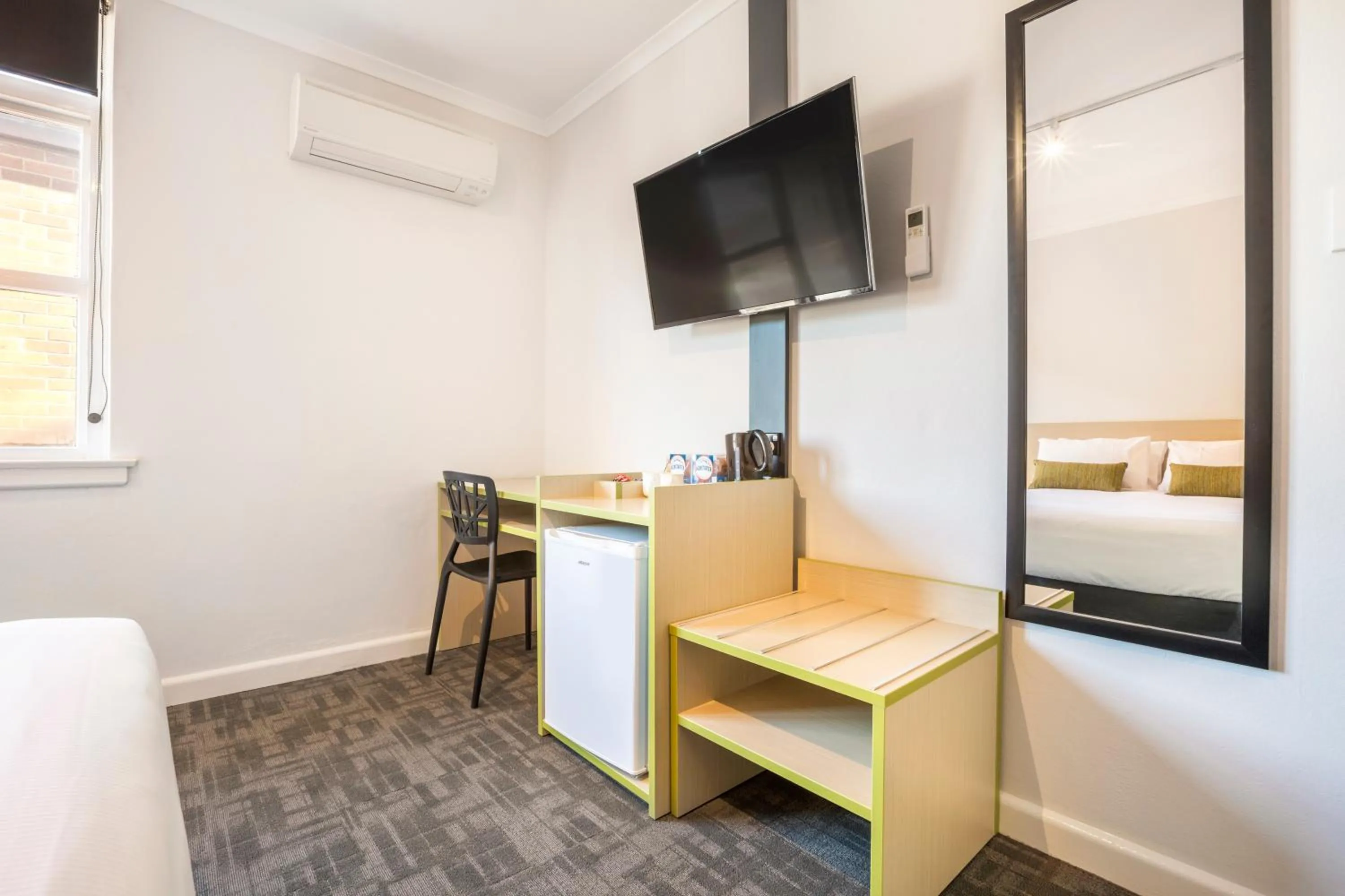 TV and multimedia in Nightcap at Hume Hotel