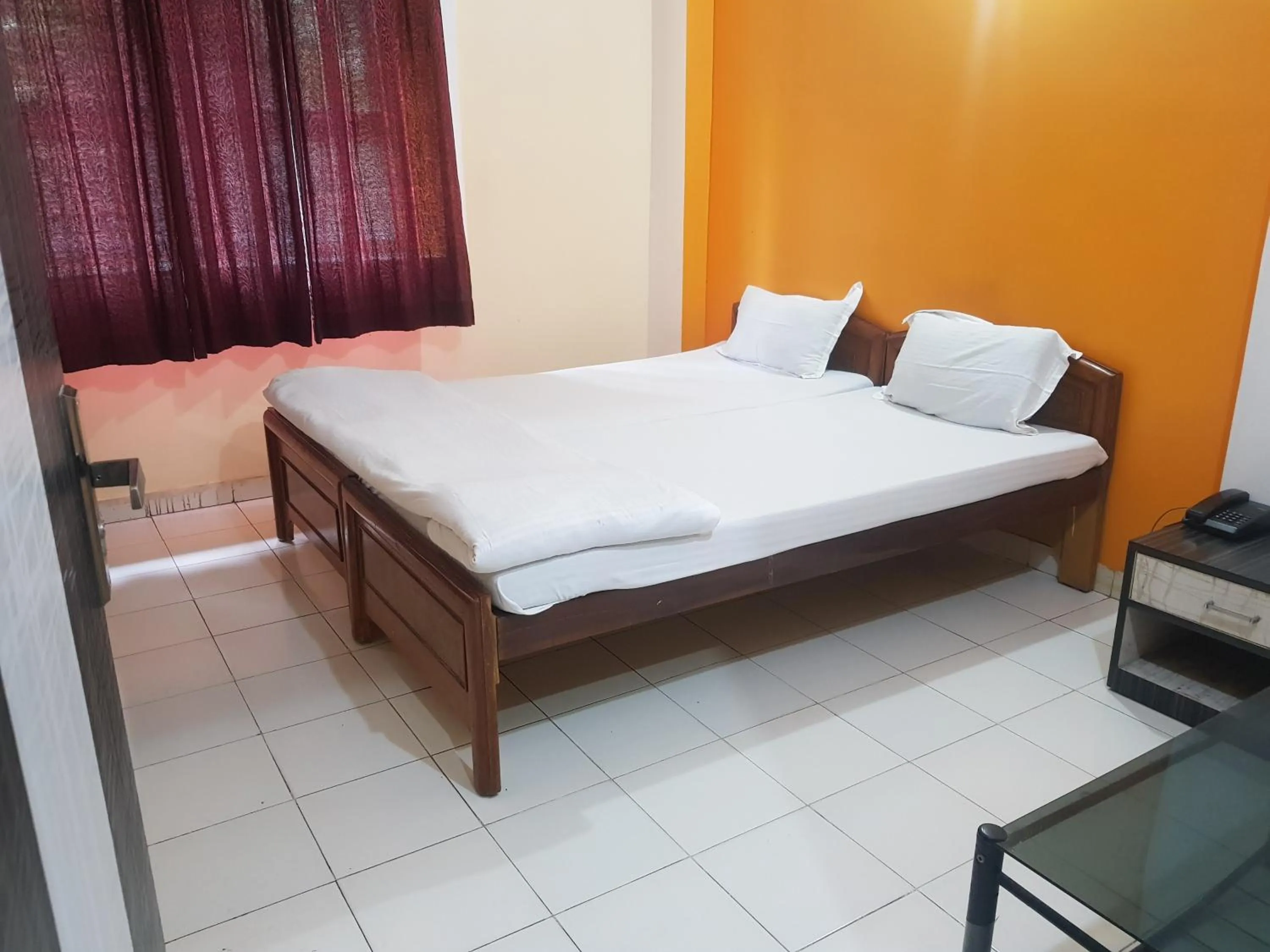 Bedroom, Bed in Hotel Arham Inn