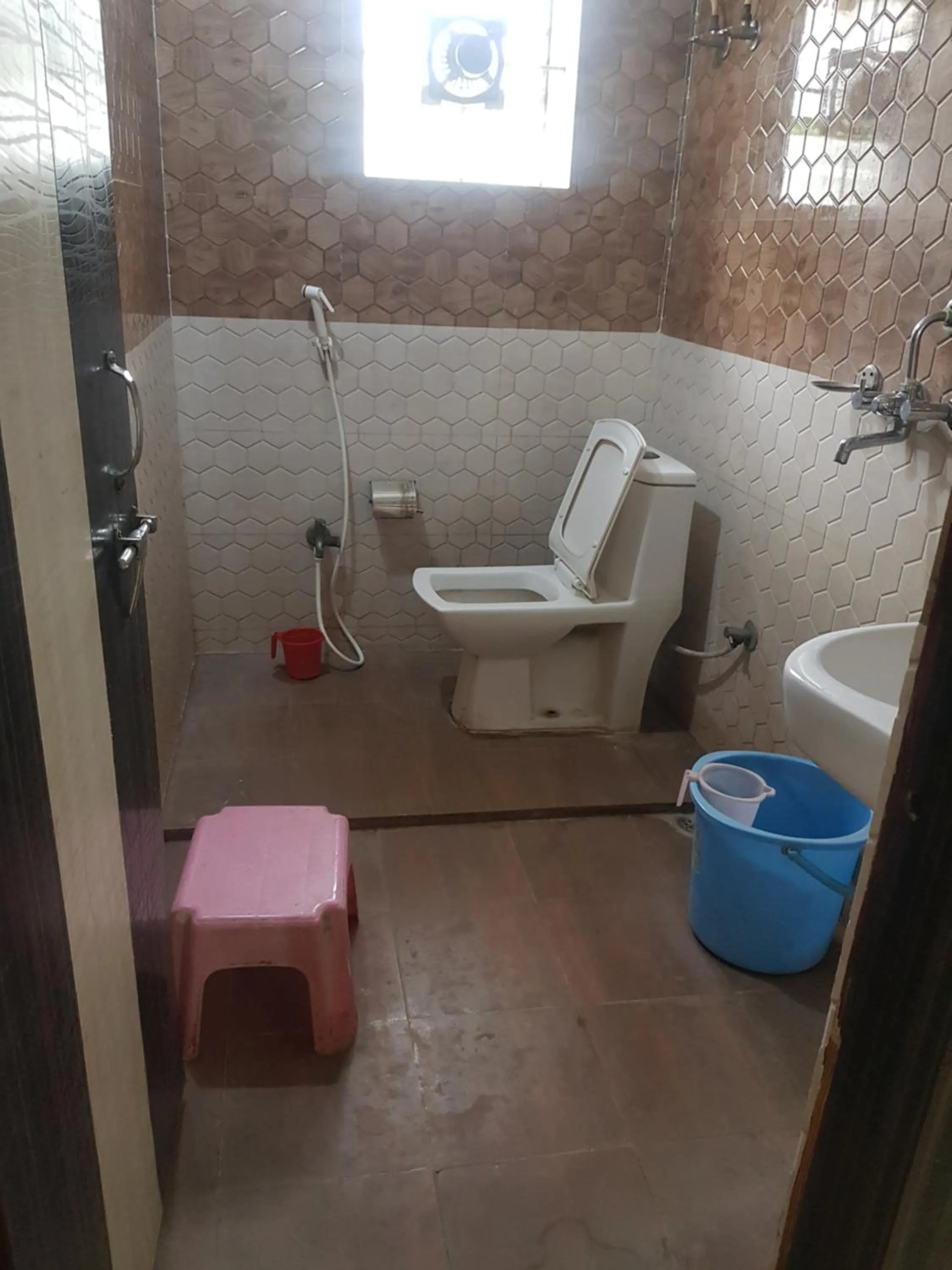 Toilet in Hotel Arham Inn